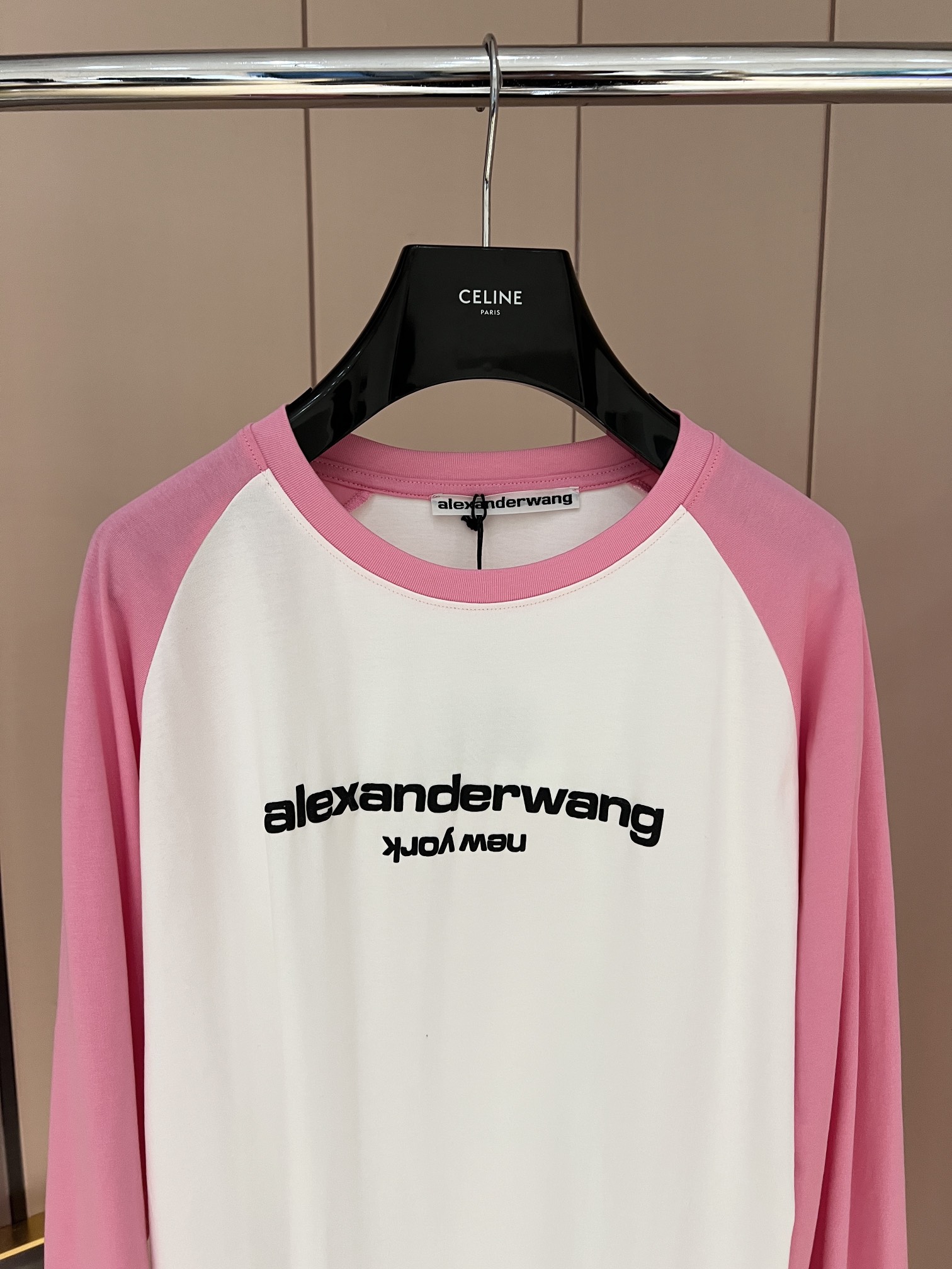 2022Alexander Wang 粉白撞色拼接长袖 经典大王发泡字母印花