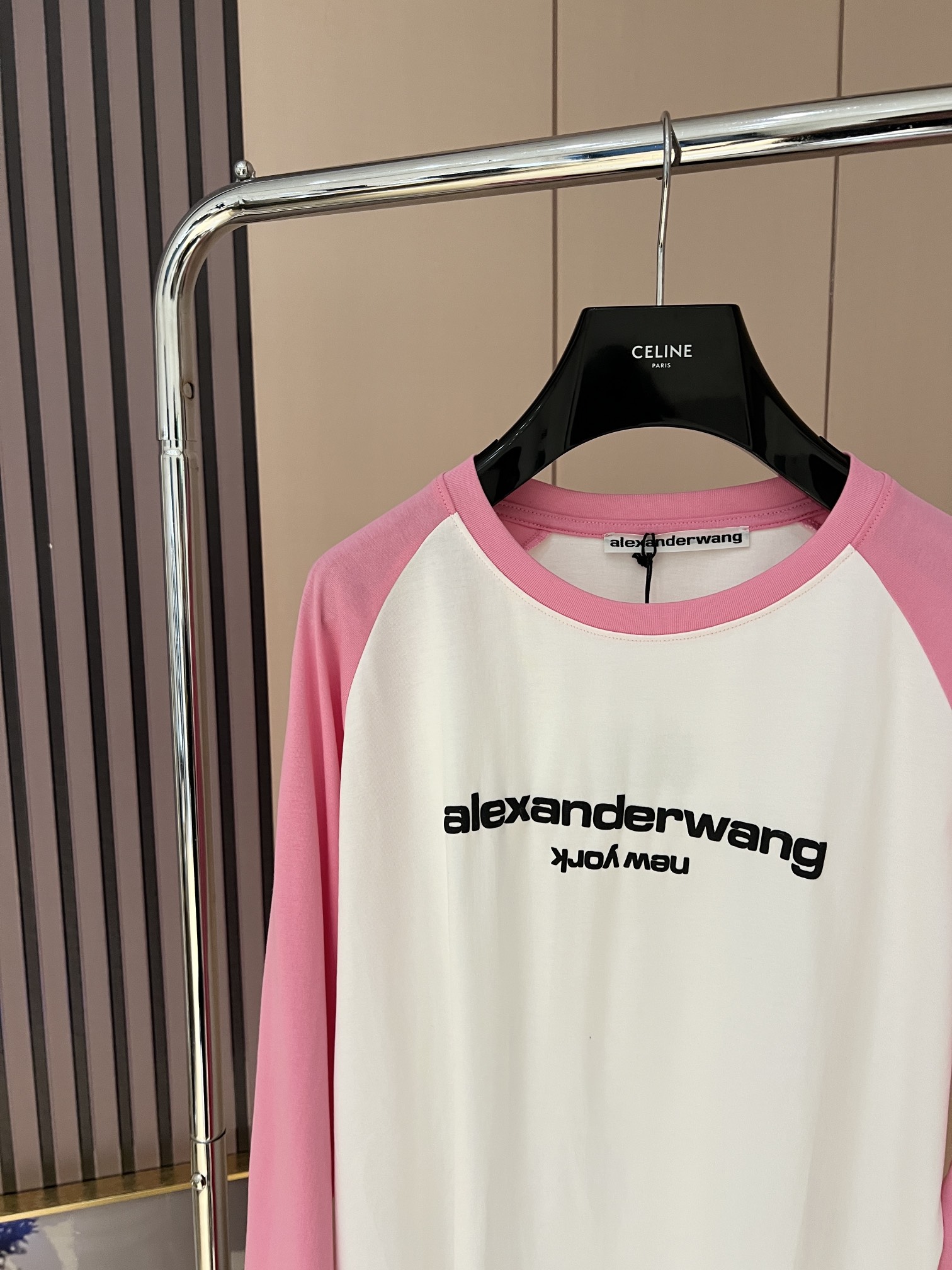 2022Alexander Wang 粉白撞色拼接长袖 经典大王发泡字母印花