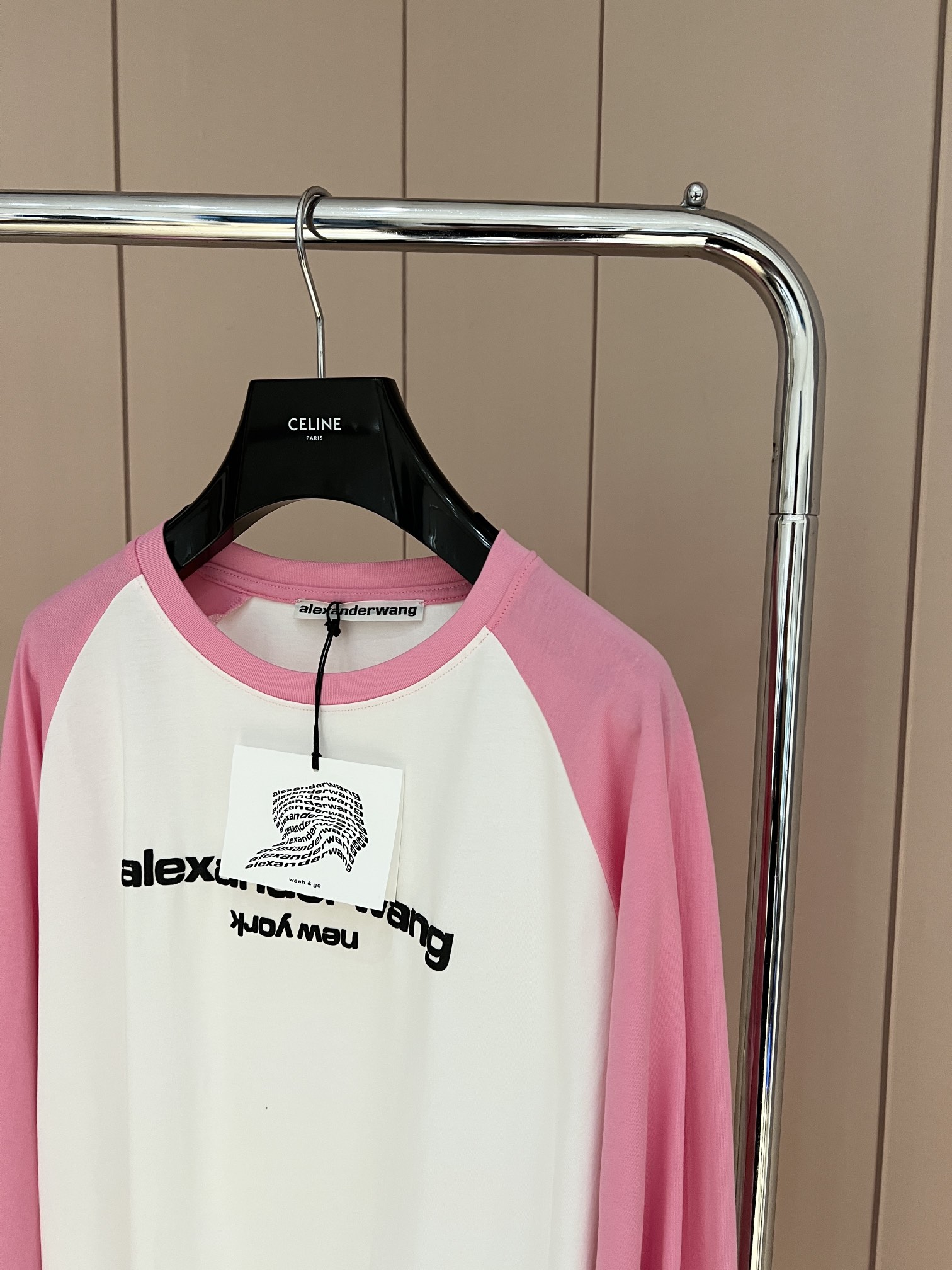 2022Alexander Wang 粉白撞色拼接长袖 经典大王发泡字母印花