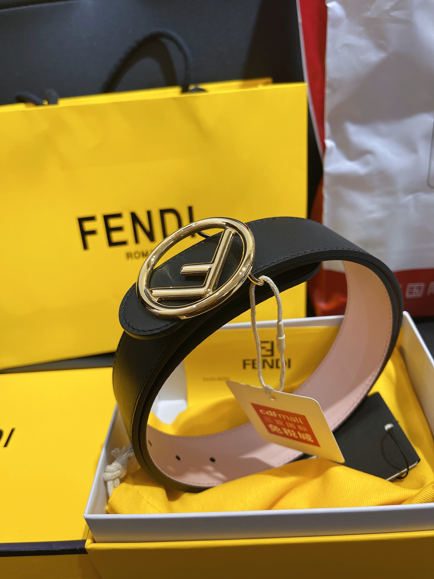 Fendi 礼盒 芬迪fendi 𝟑.𝟖𝐜𝐦宽度 双面 进口皮 铜扣 图