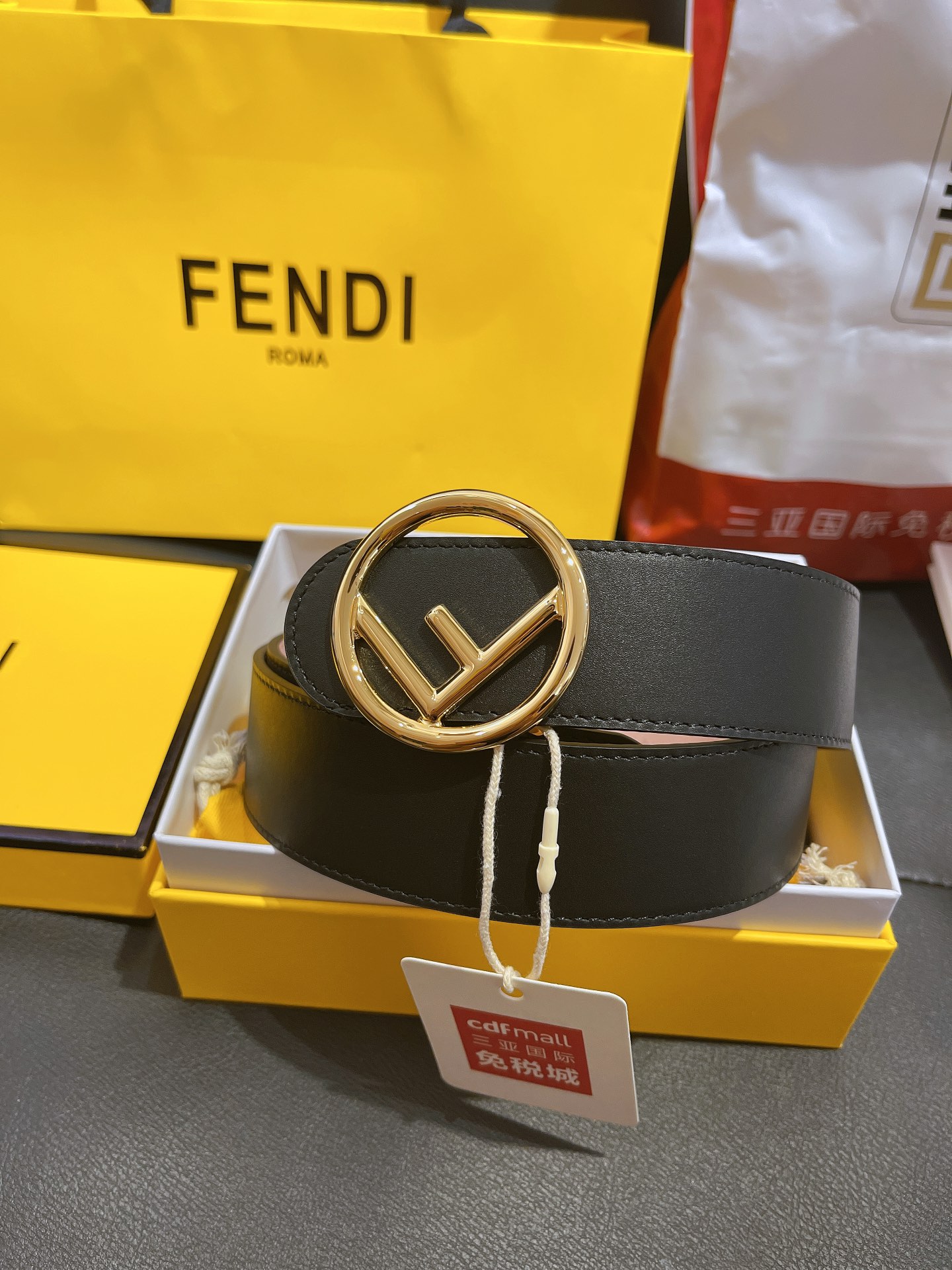 Fendi 礼盒 芬迪fendi 𝟑.𝟖𝐜𝐦宽度 双面 进口皮 铜扣 图