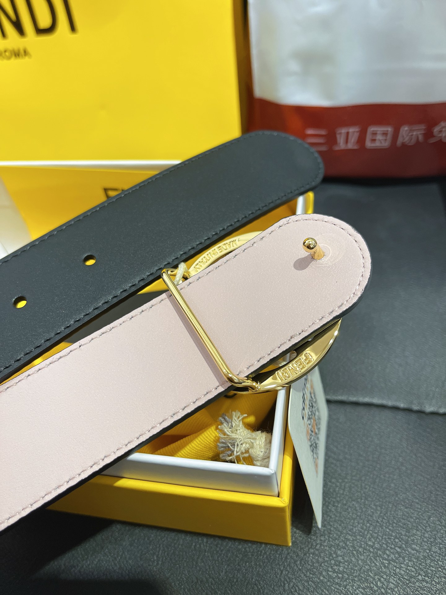Fendi 礼盒 芬迪fendi 𝟑.𝟖𝐜𝐦宽度 双面 进口皮 铜扣 图