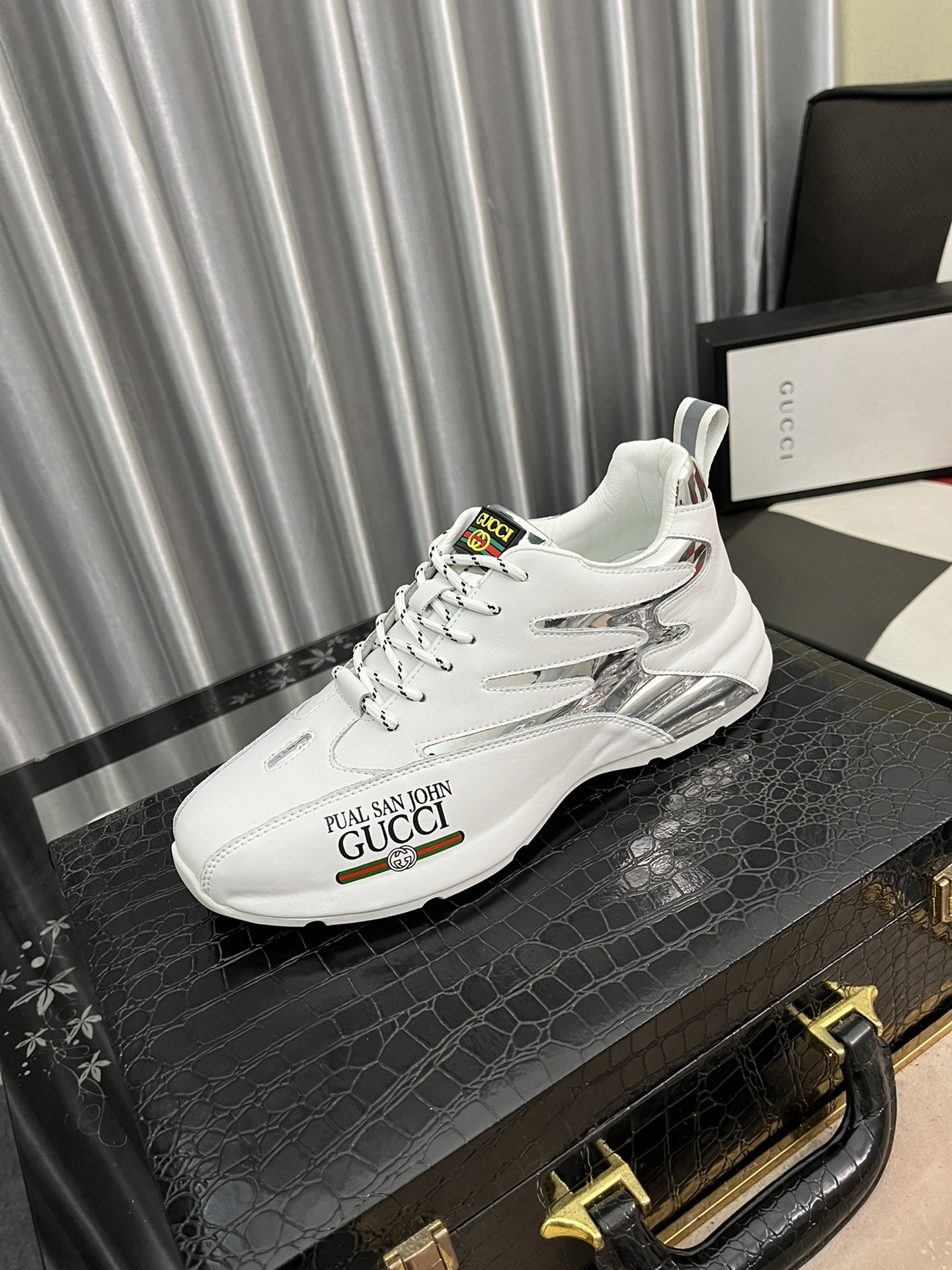 J0 Gucci  古奇 运动鞋上图必卖，顶级奢侈品牌，最新時尚休闲男鞋，潮流百搭之款，鞋面进口牛皮配网布，舒适透气内里，精细做工，上脚轻巧舒适码数:38-44