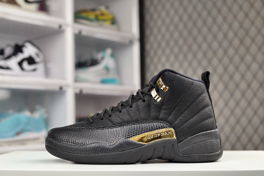 纯原 H0 Air Jordan AJ12 “Stealth” 黑金 原楦原纸板开发 原汁原味12代鞋型 进口原厂皮料 原厂碳板 原装材料 原厂定制金属扣 原厂电绣 与公司货全方位对比 只服务于5%懂鞋的高端客户 发国外可各种retail商店充正寄售