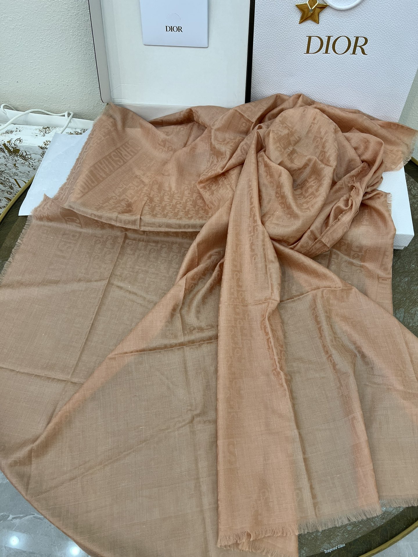 Dior迪奥软软糯糯绒毛材质羊绒方巾