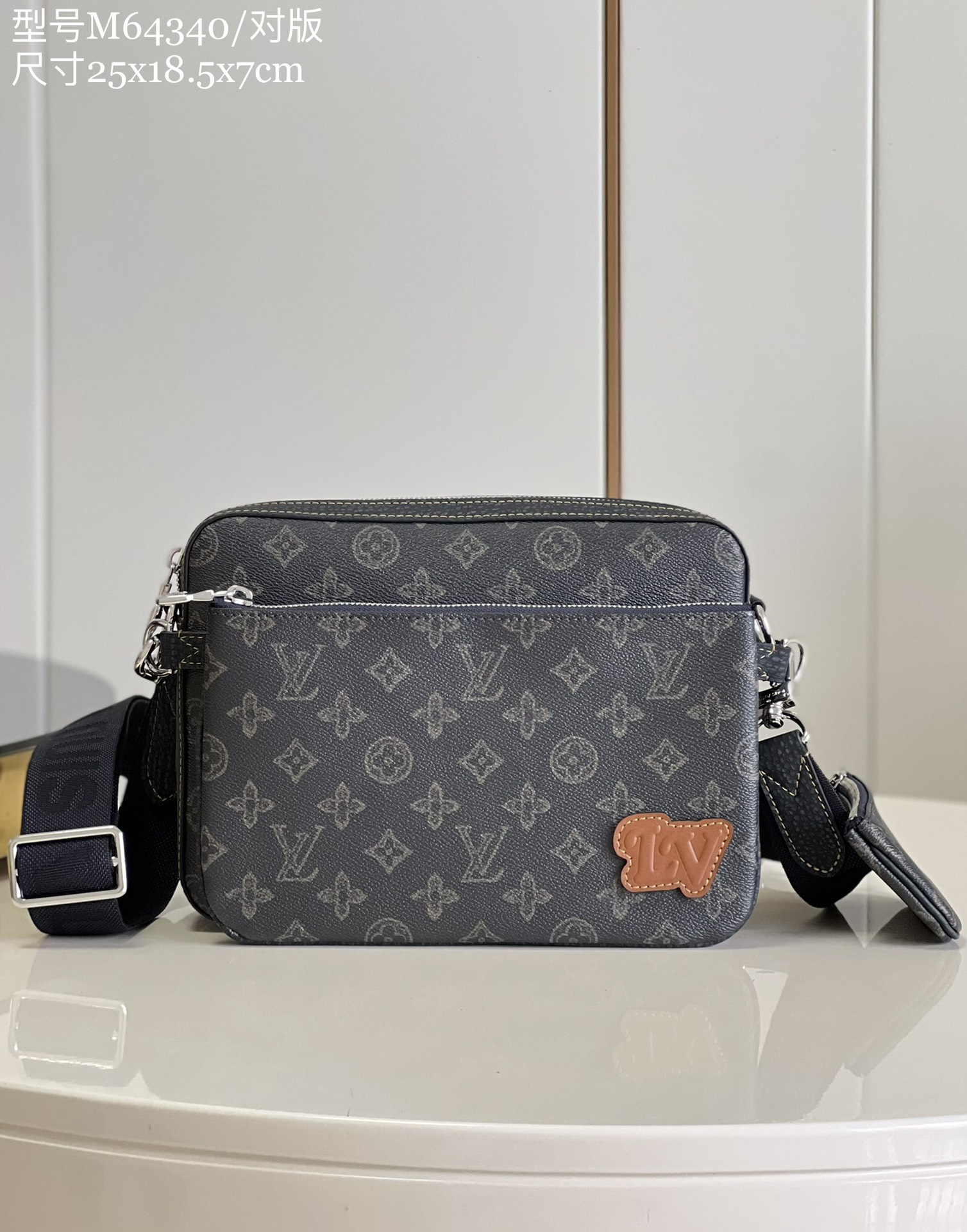 Louis Vuitton Messenger Bags 7 Star Collection
 Monogram Canvas M64340