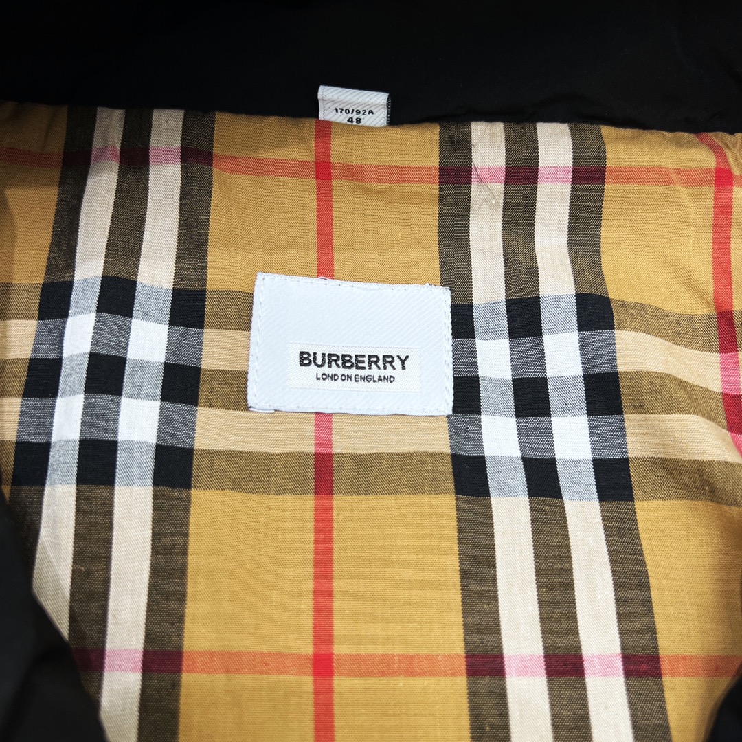 430 Burberry 巴宝莉 22Fw 金属徽章风衣夹克外套