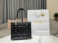 Quality Replica
 Dior Bags Handbags Black Gold Cowhide Fall/Winter Collection Essential Chains