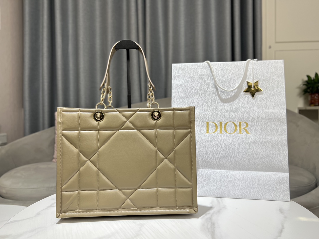Dior Bags Handbags Apricot Color Gold Cowhide Fall/Winter Collection Essential Chains