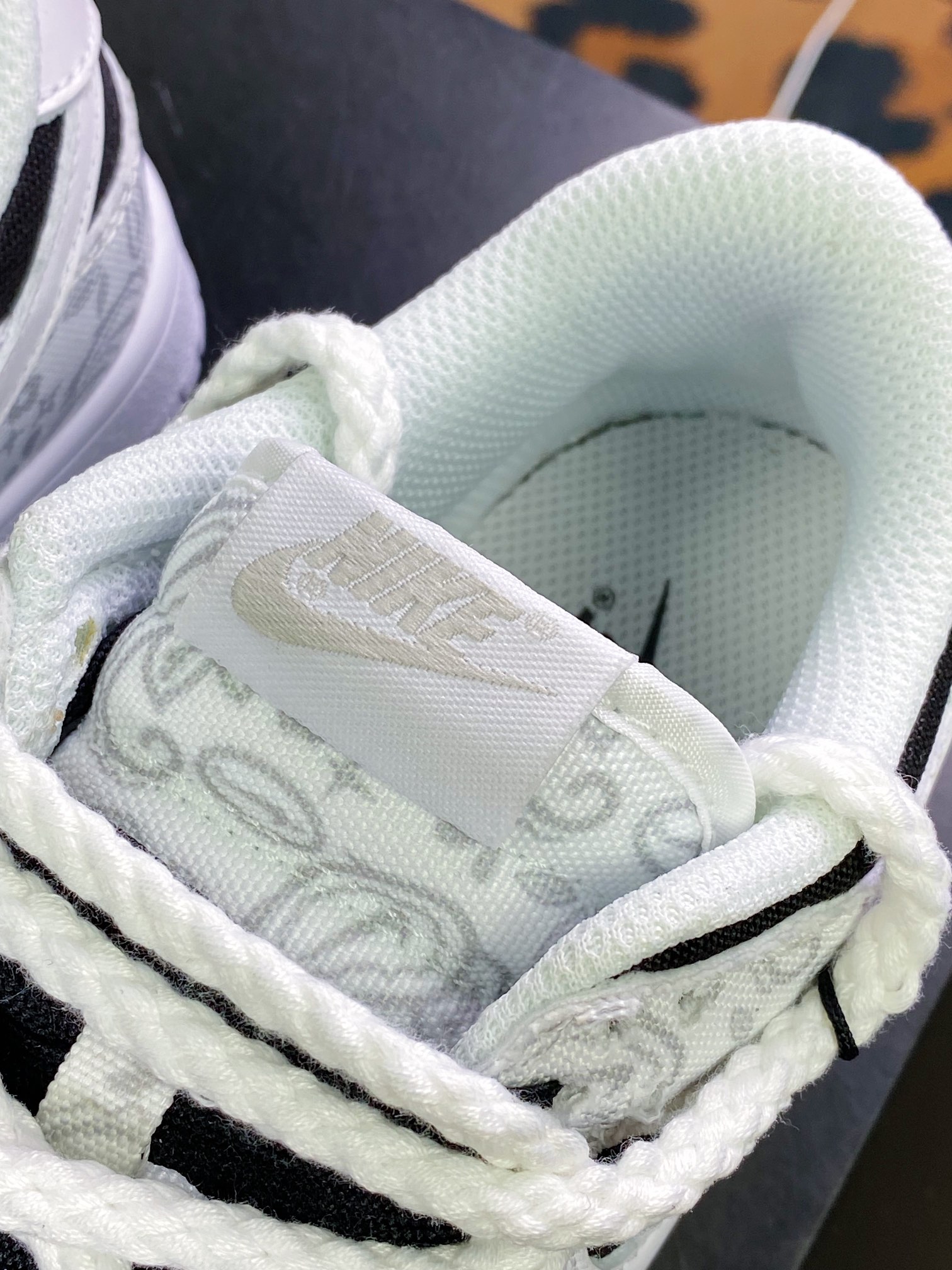 300 SB Dunk Low”White/Black Paisley”扣篮系列低帮休闲运动滑板板鞋DJ9955-100