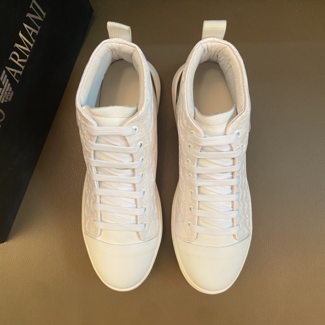 I5 Armani 阿玛尼  原版专柜潮鞋 鞋面意大利进口特殊材质原版面料,原版内里,潮男年轻人必备,欧美时尚风格,无论走到那你都是亮点.1:1复刻 运动风,原单 Armani 阿玛尼 印图 懒人套脚必备 原版运动底 精品打造 适合司机驾车出行 款式简单而不失奢华,百搭,让你走到那都是亮点,男鞋码数：38-44 45定做 白色 黑色 杏色 三色选