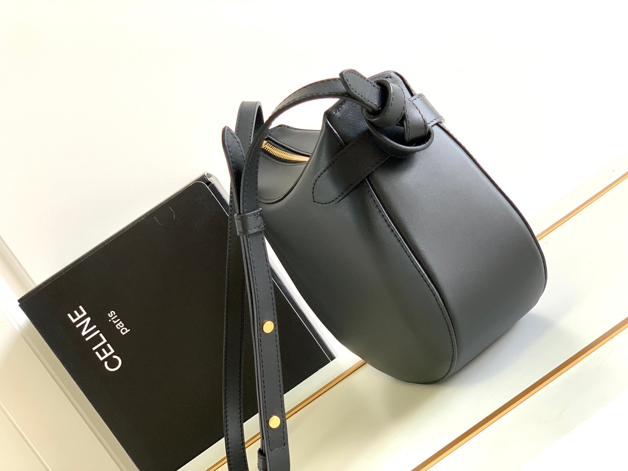 CELINE赛琳BESACE NEUDS FRANCAIS牛皮革手袋198008