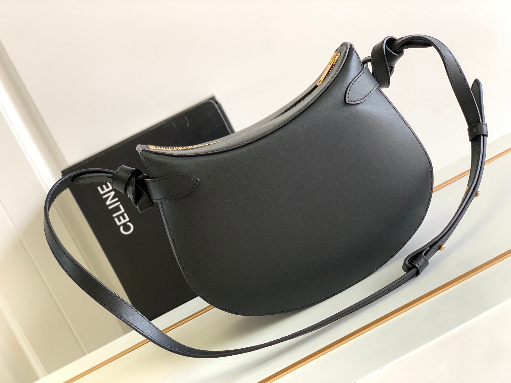 CELINE赛琳BESACE NEUDS FRANCAIS牛皮革手袋198008