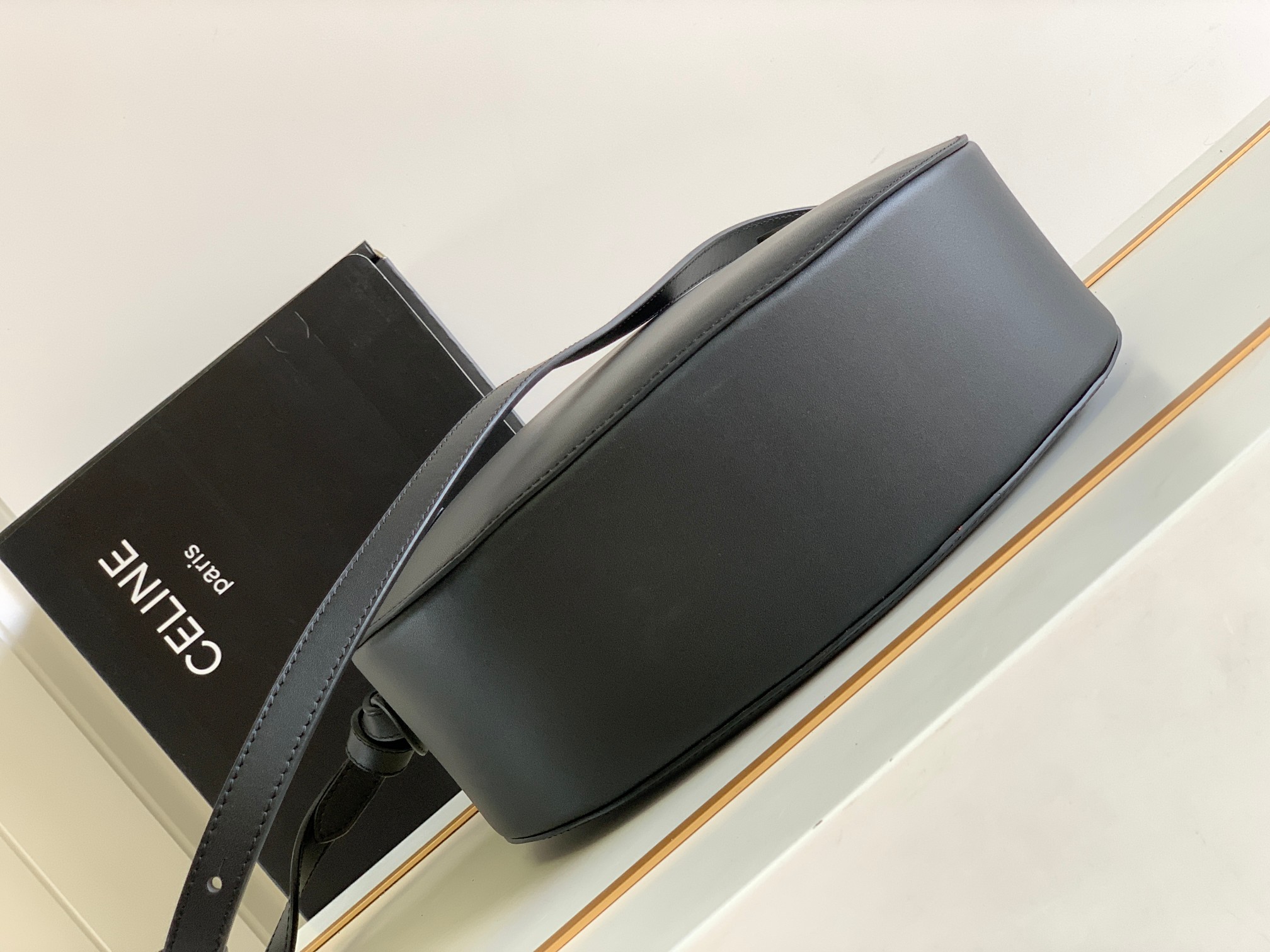 CELINE赛琳BESACE NEUDS FRANCAIS牛皮革手袋198008