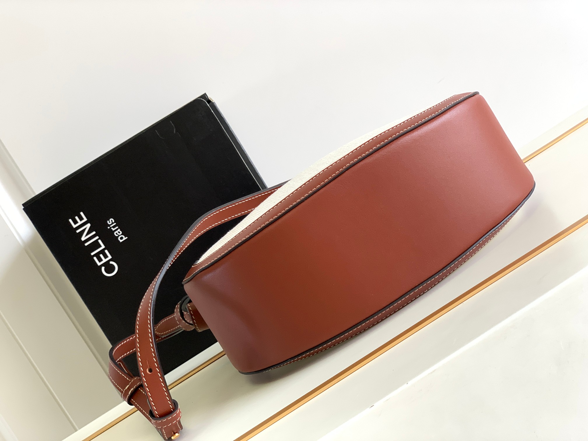 CELINE赛琳BESACE NEUDS FRANCAIS牛皮革手袋198008