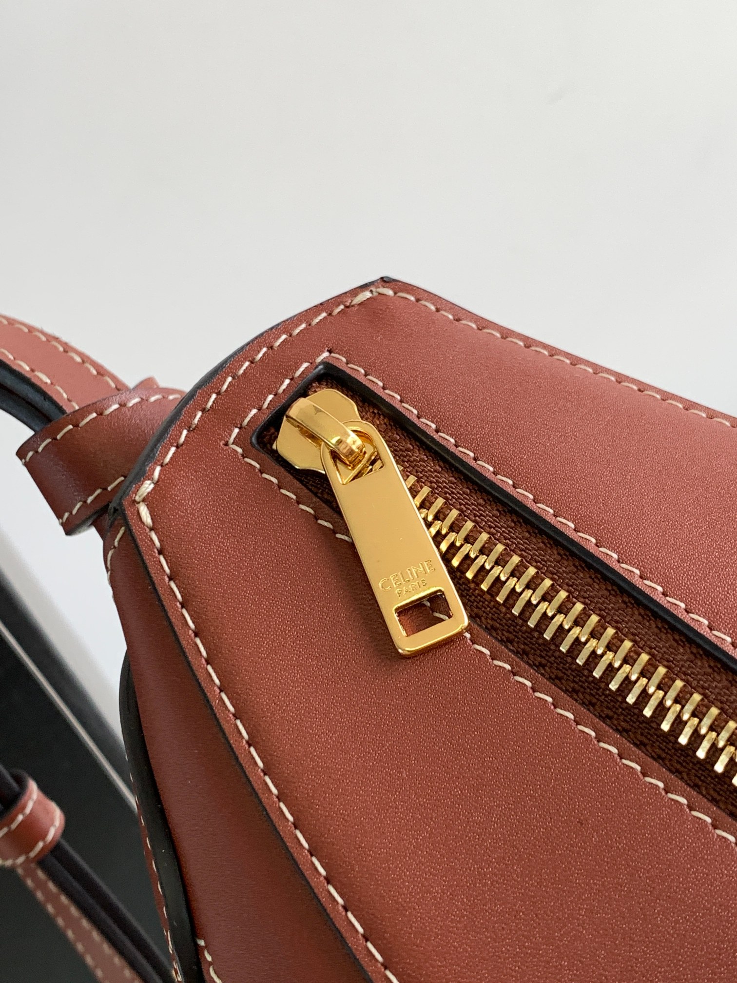 CELINE赛琳BESACE NEUDS FRANCAIS牛皮革手袋198008