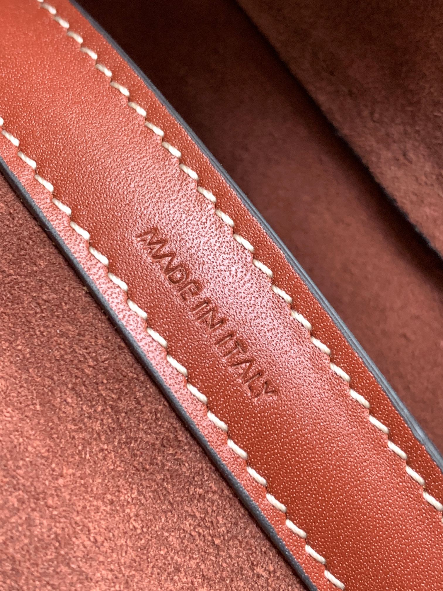 CELINE赛琳BESACE NEUDS FRANCAIS牛皮革手袋198008