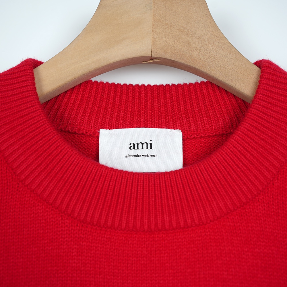 High-End Women’s Clothing: Ami’s Classic Wool Knits with Twilight Collars - 图片 3