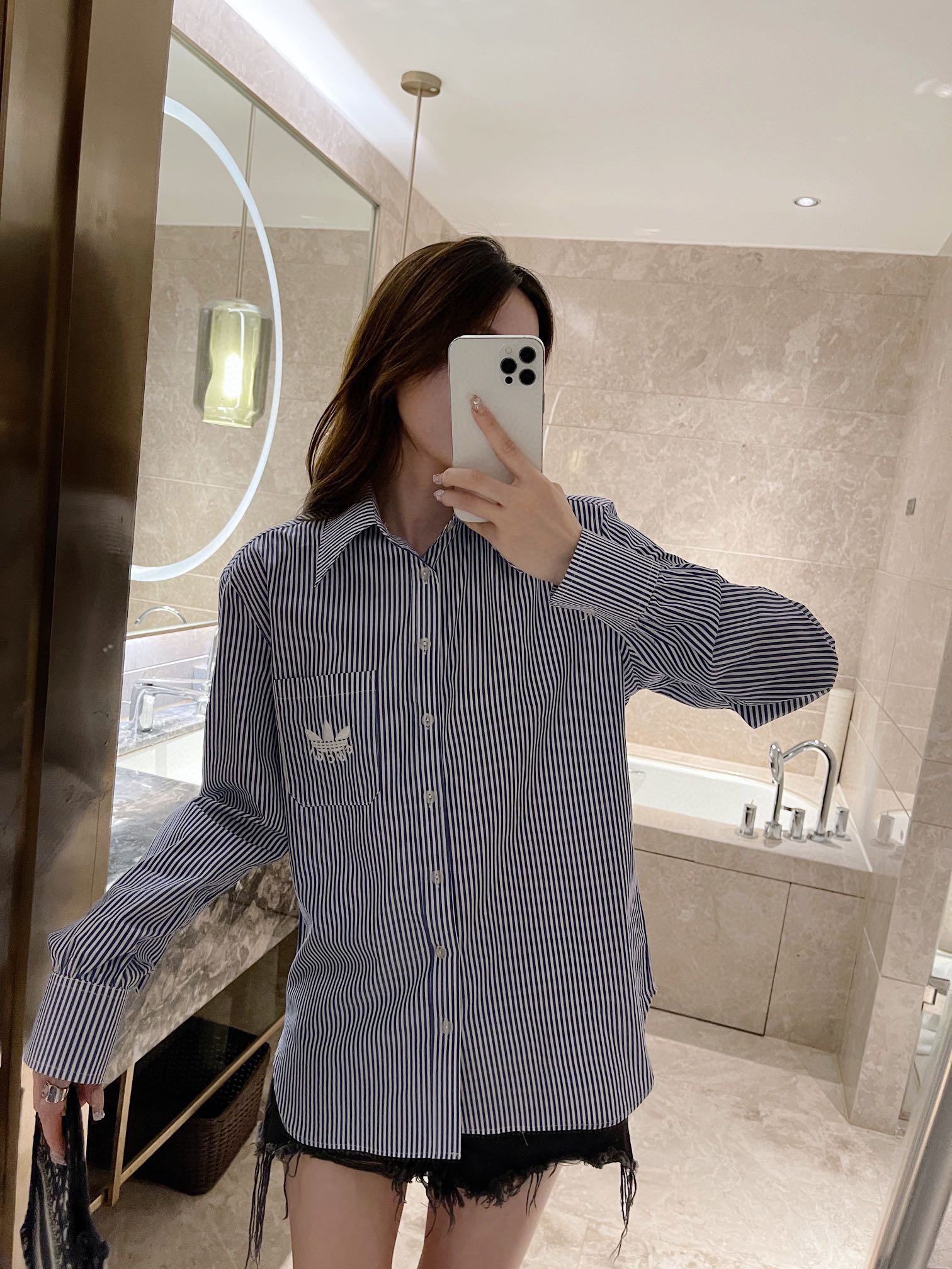 GucciAdidas22Fw clover embroidered striped shirt upper body effect