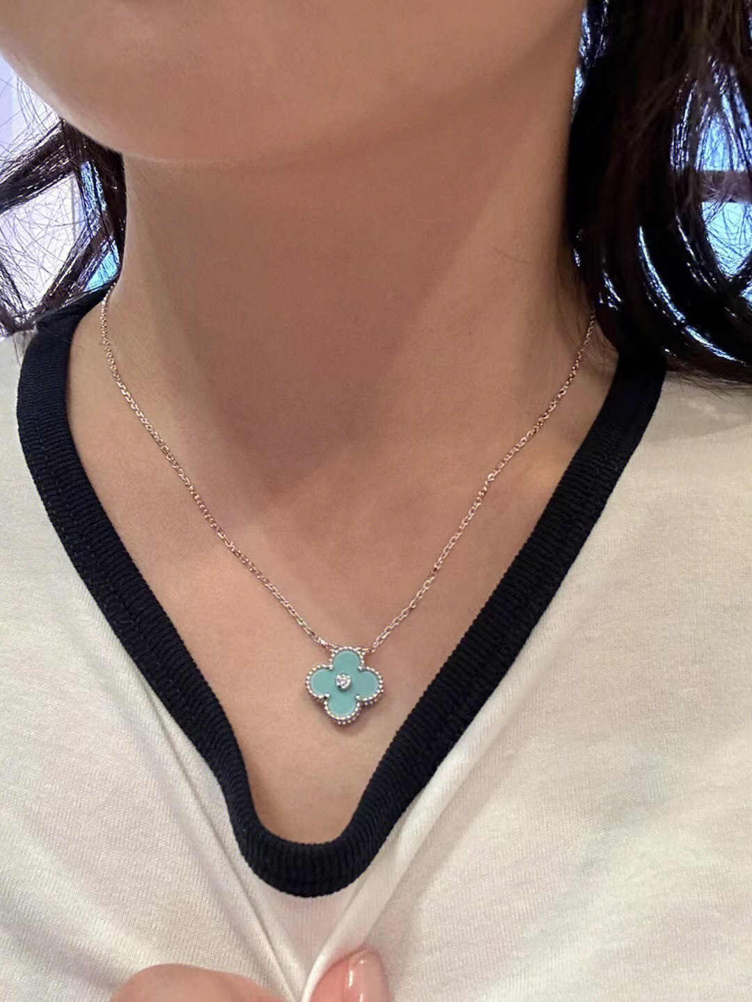 Van Cleef & Arpels vca2022圣诞限定款v金材质
