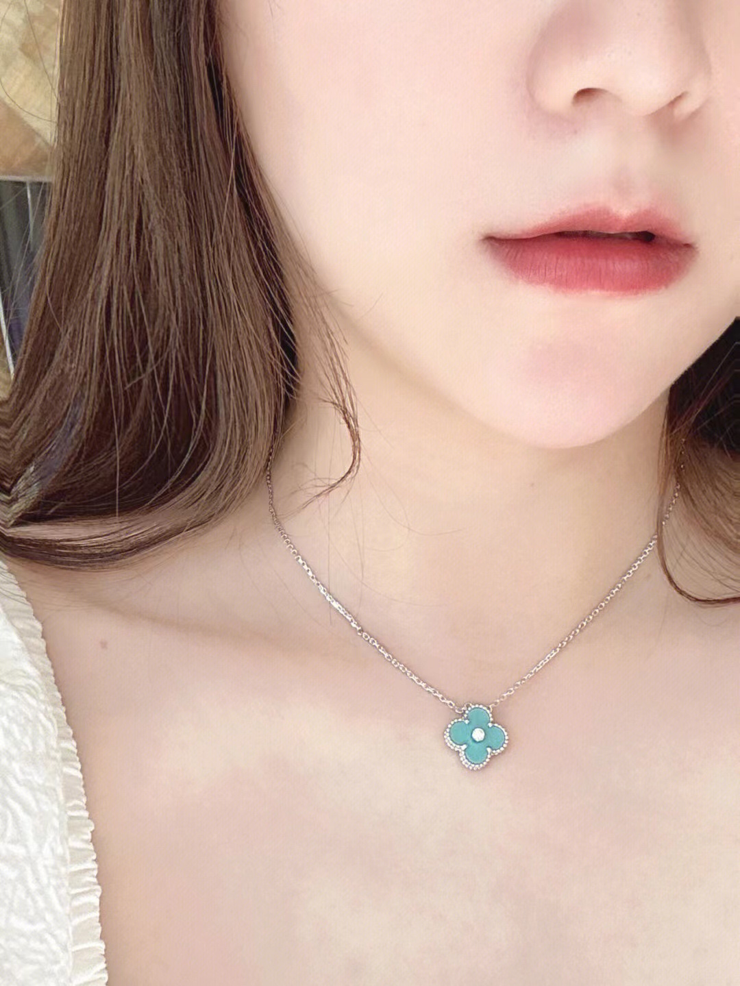 Van Cleef & Arpels vca2022圣诞限定款v金材质