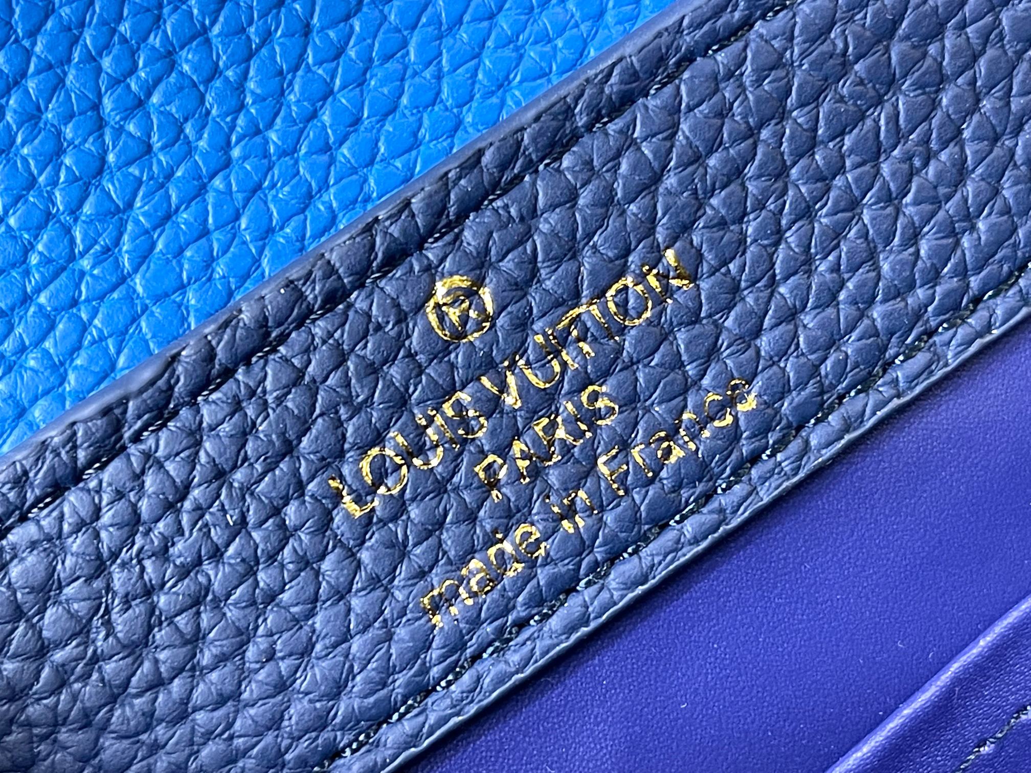 升级版  M20845宝蓝色花卉三拼
本款 Cap-ucines 迷你手袋展现柔婉之美：Taurillo