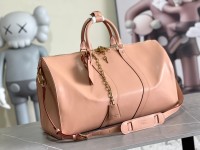 LV LOUIS VUITTON Ajuste de precio M55609, Bolsa de viajes de WABELL 50 (con correas de hombro) Director de arte masculino Virgil Abloh inyecta una nueva atmósfera en la bolsa de viaje Weepall 50 de la marca con un nuevo concepto de diseño, que es aún más sorprendente. El patrón icónico de monograma se combina con hardware de metal de azufre para crear un estilo urbano. Las correas de hombro de cuero extraíbles están equipadas con cadenas colgantes, lo que las hace más elegantes y versátiles. Dimensiones: 50.0x 29.0x 23.0 cm (longitud x altura x ancho). Monograma de lienzo de rayos solares de cuota de vaca con asas para transporte o mango de cuero de hombro a mano Cubierta de tapa de la cremallera Correas de hombro extraíbles de la marca de cuero Finamiento de la cremallera Bolsa interior 1 LV LOUIS VUITTON Ajuste de precio M55609, Bolsa de viajes de WABELL 50 (con correas de hombro) Director de arte masculino Virgil Abloh inyecta una nueva atmósfera en la bolsa de viaje Weepall 50 de la marca con un nuevo concepto de diseño, que es aún más sorprendente. El patrón icónico de monograma se combina con hardware de metal de azufre para crear un estilo urbano. Las correas de hombro de cuero extraíbles están equipadas con cadenas colgantes, lo que las hace más elegantes y versátiles. Dimensiones: 50.0x 29.0x 23.0 cm (longitud x altura x ancho). Monograma de lienzo de rayos solares de cuota de vaca con asas para transporte o mango de cuero de hombro a mano Cubierta de tapa de la cremallera Correas de hombro extraíbles de la marca de cuero Finamiento de la cremallera Bolsa interior