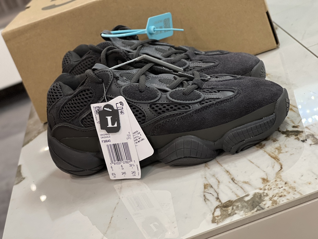 NO:279757,Spot in stock Pure original version Counter 35.5-46 (including half-code) Correct 3M reflection Poison card supports scanning Adidas Yeezy500 Black Warrior Item number F36640 Define top-level production process Only the original shoes are sold #AD Wanbang original fur and slapped cowhide #Built-in adiPRENE  shock absorption technology #All shoes include inner lining Machine needle spacing adjustment is consistent with the original #Original mold development 