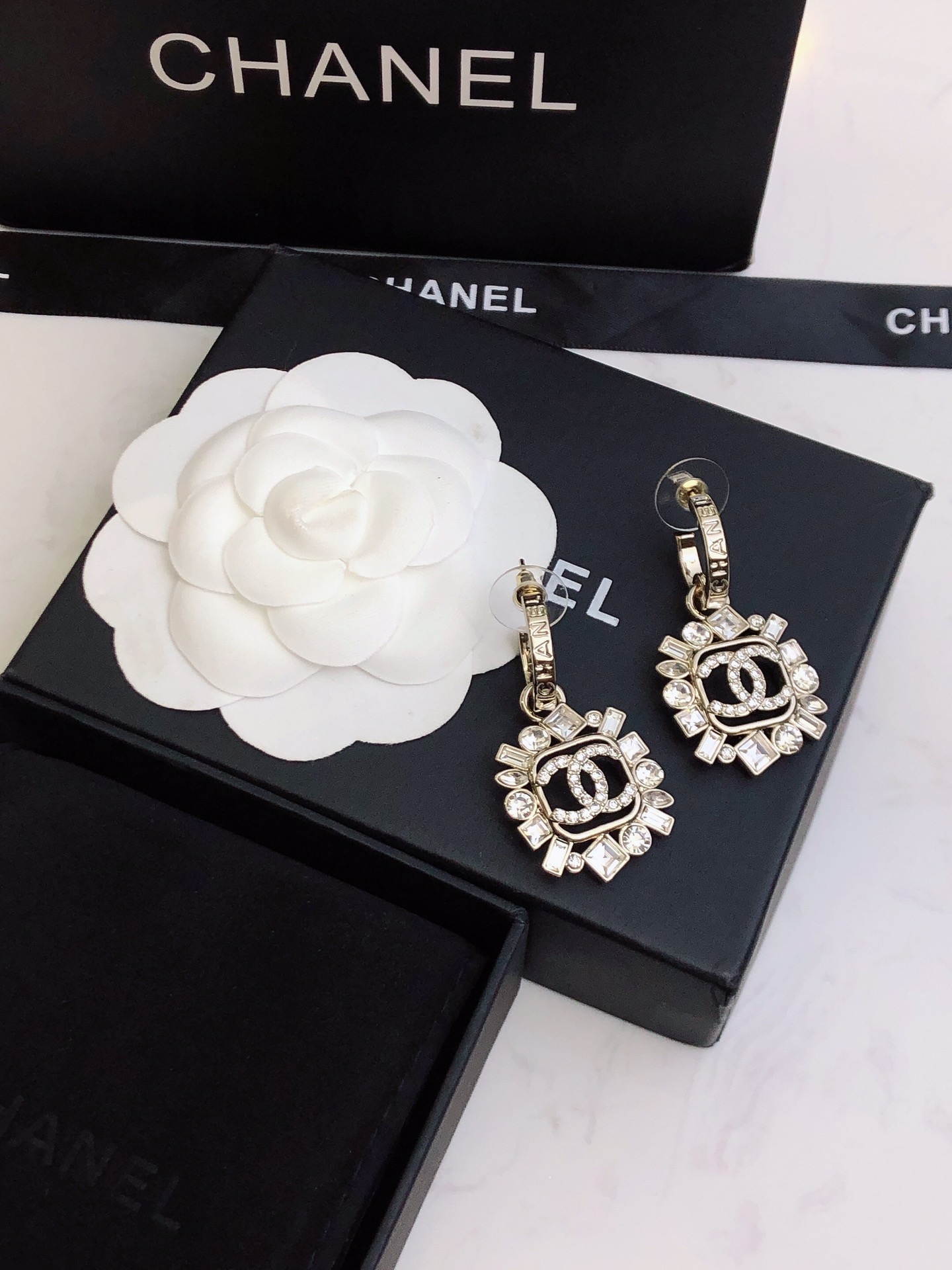 Chanel Luxury
 Jewelry Earring Yellow Brass Spring Collection