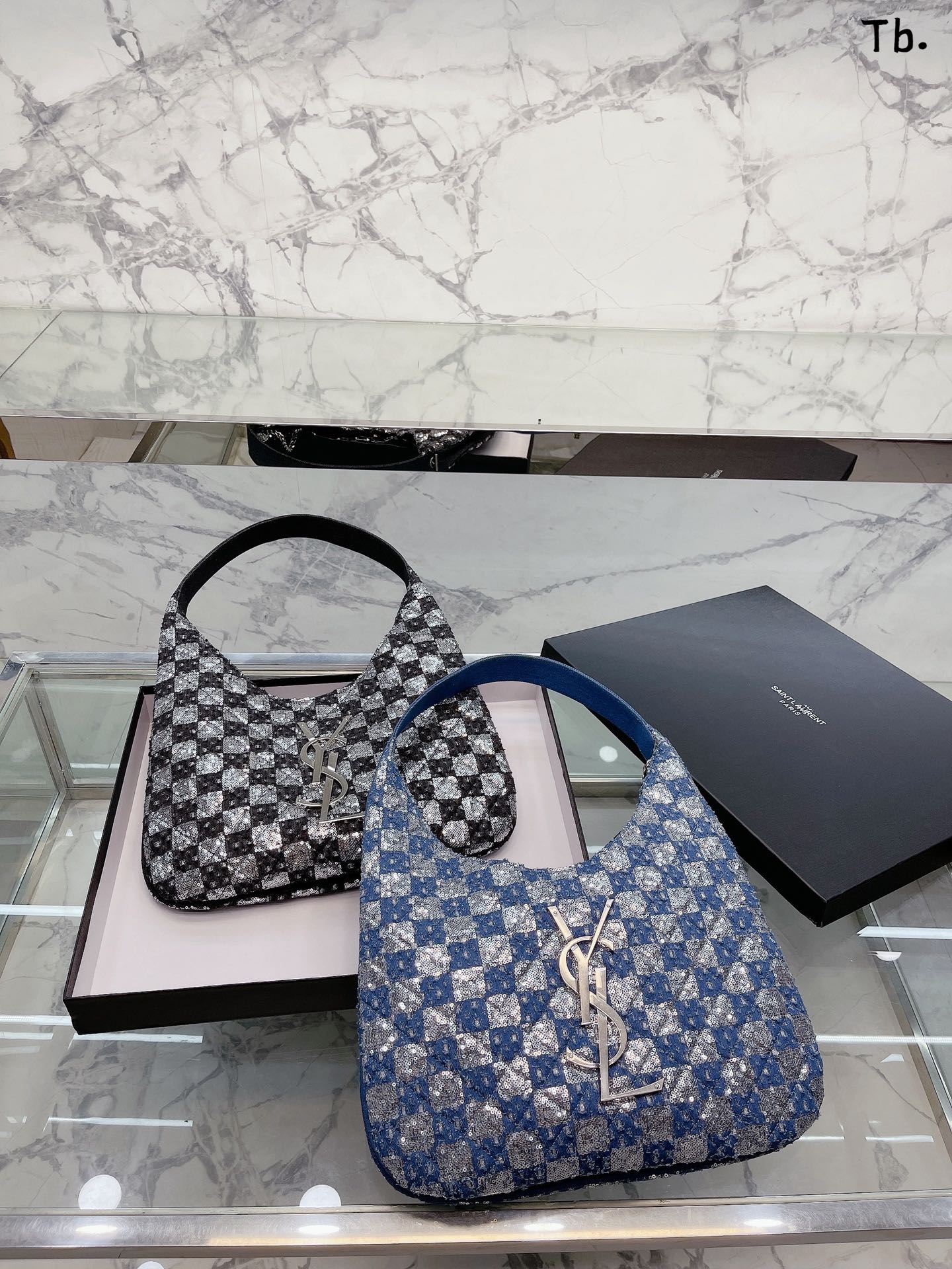 K0 亮片  Saint Laurent 圣罗兰 YSL  亮片 腋下包 大tote感觉太温柔了简直 随意搭配都出彩 Saint Laurent 圣罗兰  42 38cm