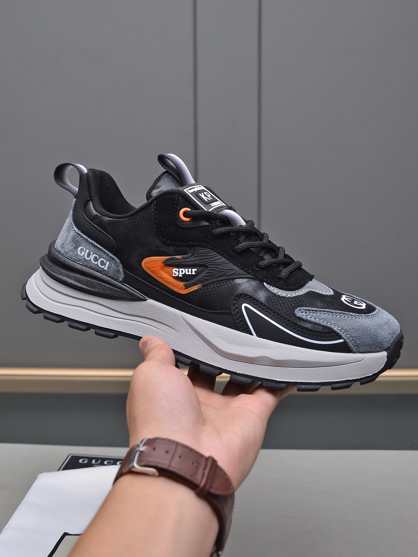 J0  Gucci  古奇 2022年休闲男鞋，炸街新品-神仙透明男款运动鞋这双超多透气孔，不臭脚透气舒适又百搭，穿它去浪吧 轻便大底，整体均手工车线缝制.鞋面每一小块都需要独立开截，不花大价钱根本做不出来 Size 38-44