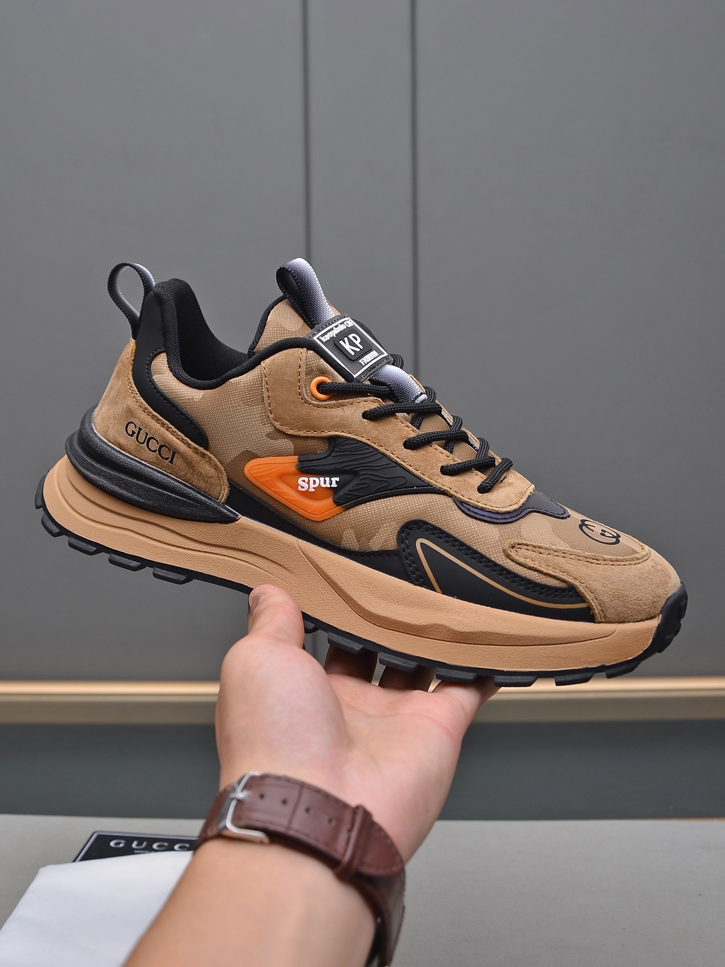 J0  Gucci  古奇 2022年休闲男鞋，炸街新品-神仙透明男款运动鞋这双超多透气孔，不臭脚透气舒适又百搭，穿它去浪吧 轻便大底，整体均手工车线缝制.鞋面每一小块都需要独立开截，不花大价钱根本做不出来 Size 38-44″},”title”:” Gucci  古奇 2022年休闲男鞋，炸街新品-神仙透明男款运动鞋这双超多透气孔，不臭脚透气舒适又百搭，穿它去浪吧 轻便大底，整体均手工车线缝制.鞋面每一小块都需要独立开截，不花大价钱根本做不出来 Size 38-44