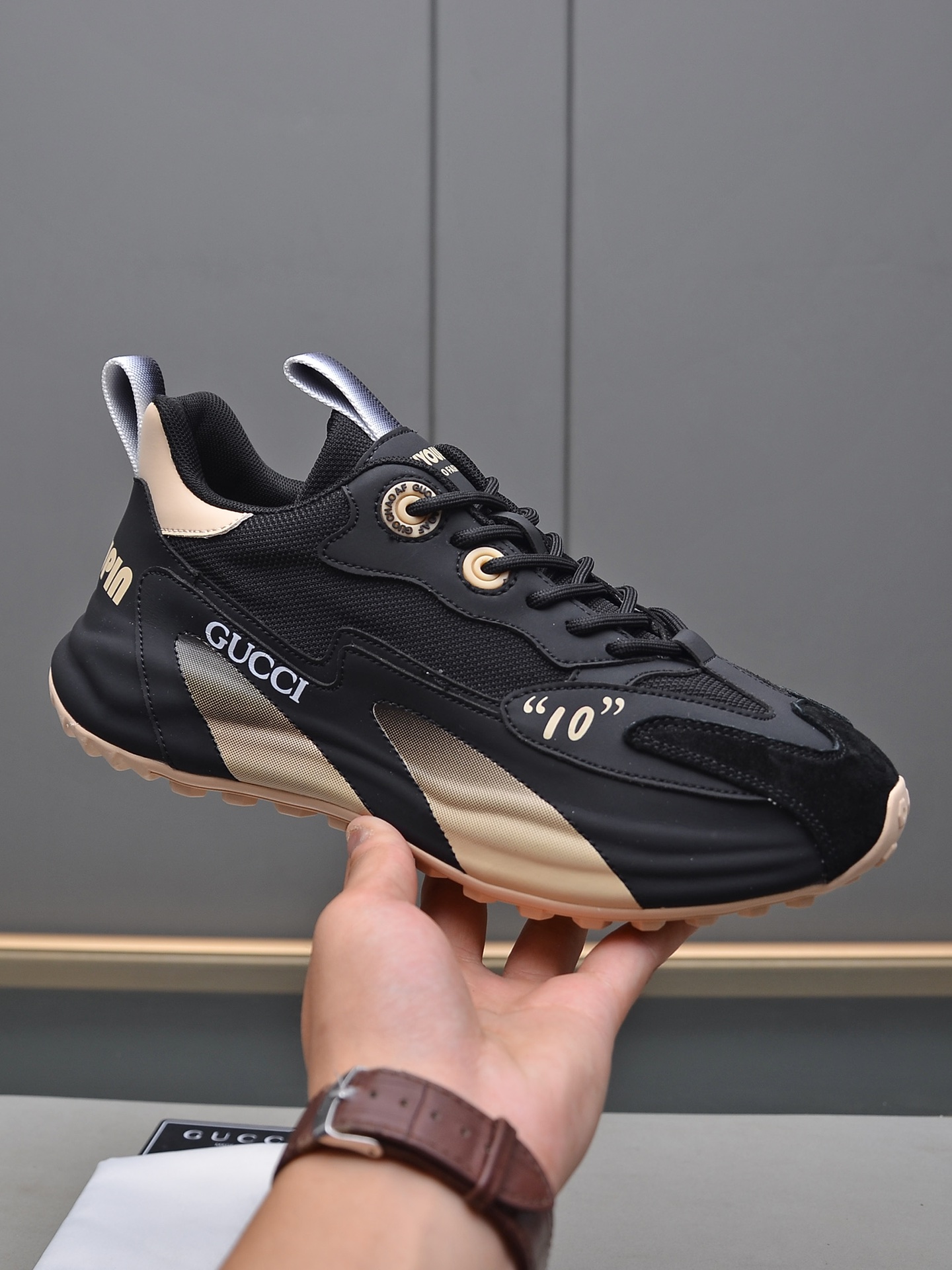 J0   Gucci  古奇 材料 精选 材质，吸汗内里。强烈立体视觉效果，防滑耐磨发泡大底38-44码。