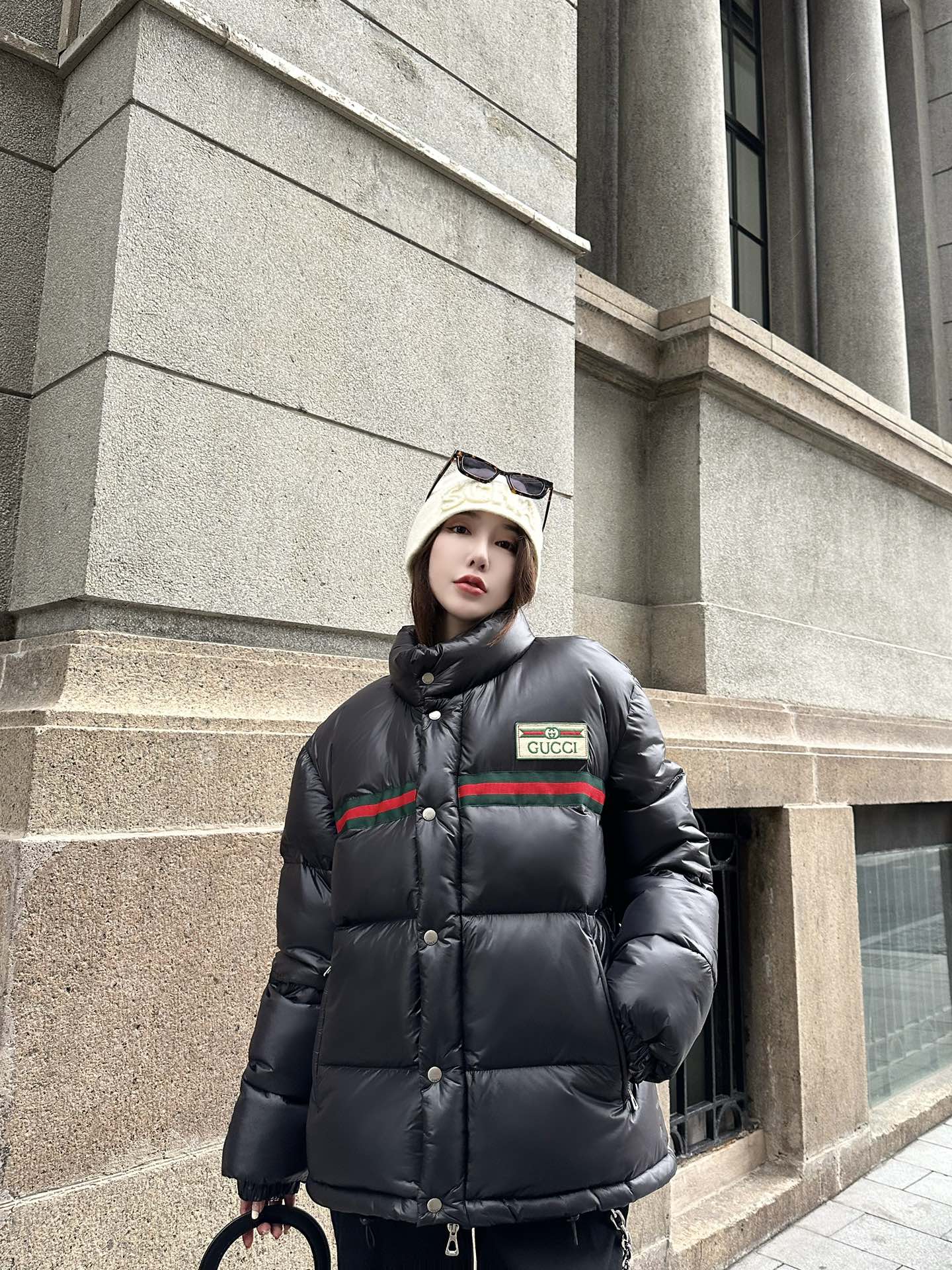 610 GUCCI 古驰 SS22 官网限定徽标红绿织带LOGO立领羽绒服