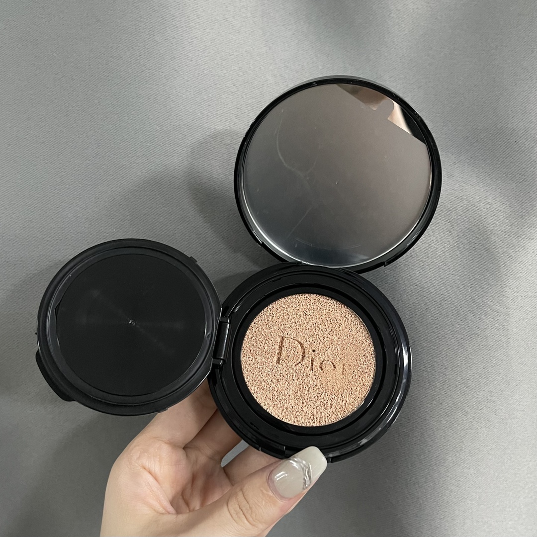 Dior Forever Skin Glow Cushion Foundation - 24H Perfection & Hydration 9 i1664806984 3504 8