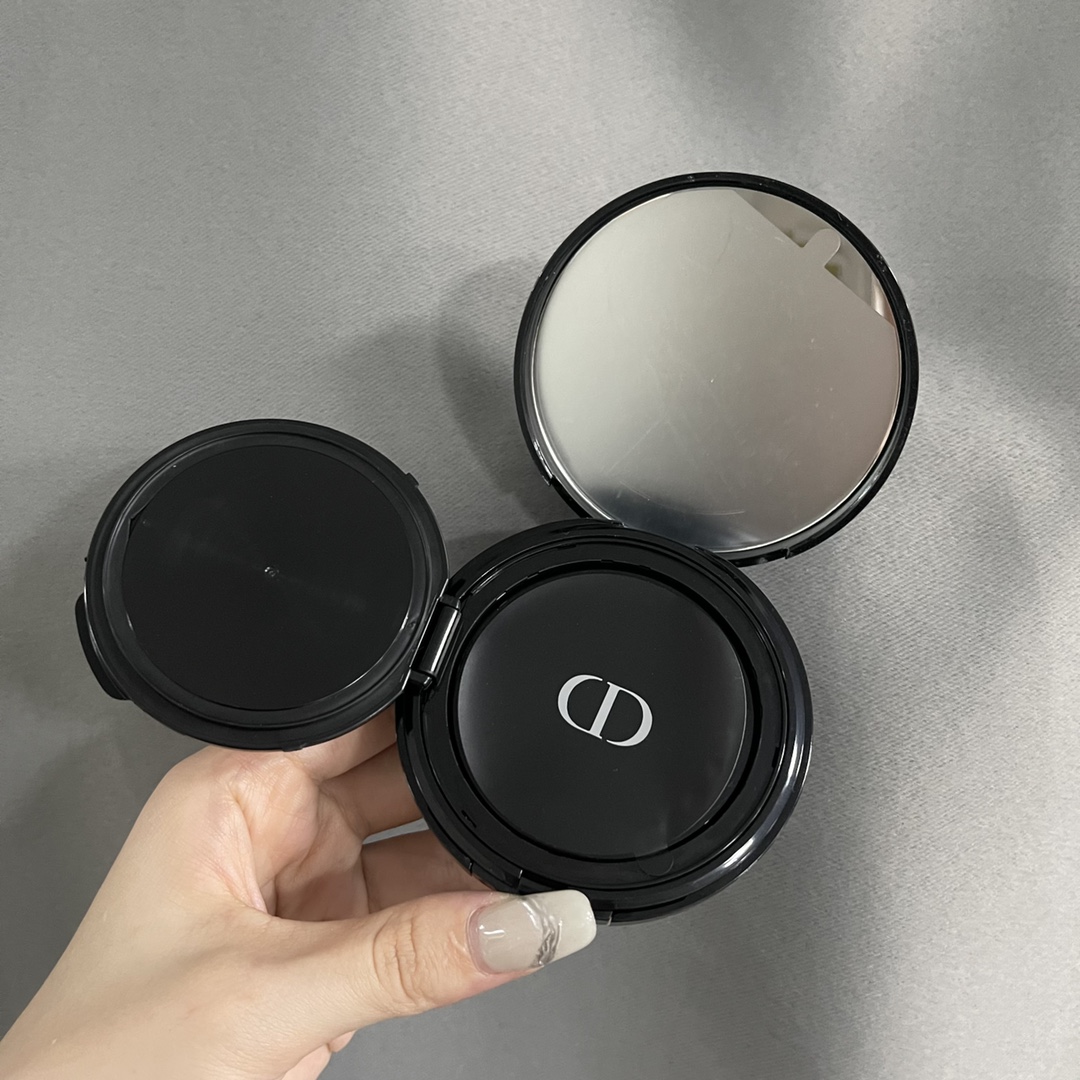 Dior Forever Skin Glow Cushion Foundation - 24H Perfection & Hydration 8 i1664806984 3689 7