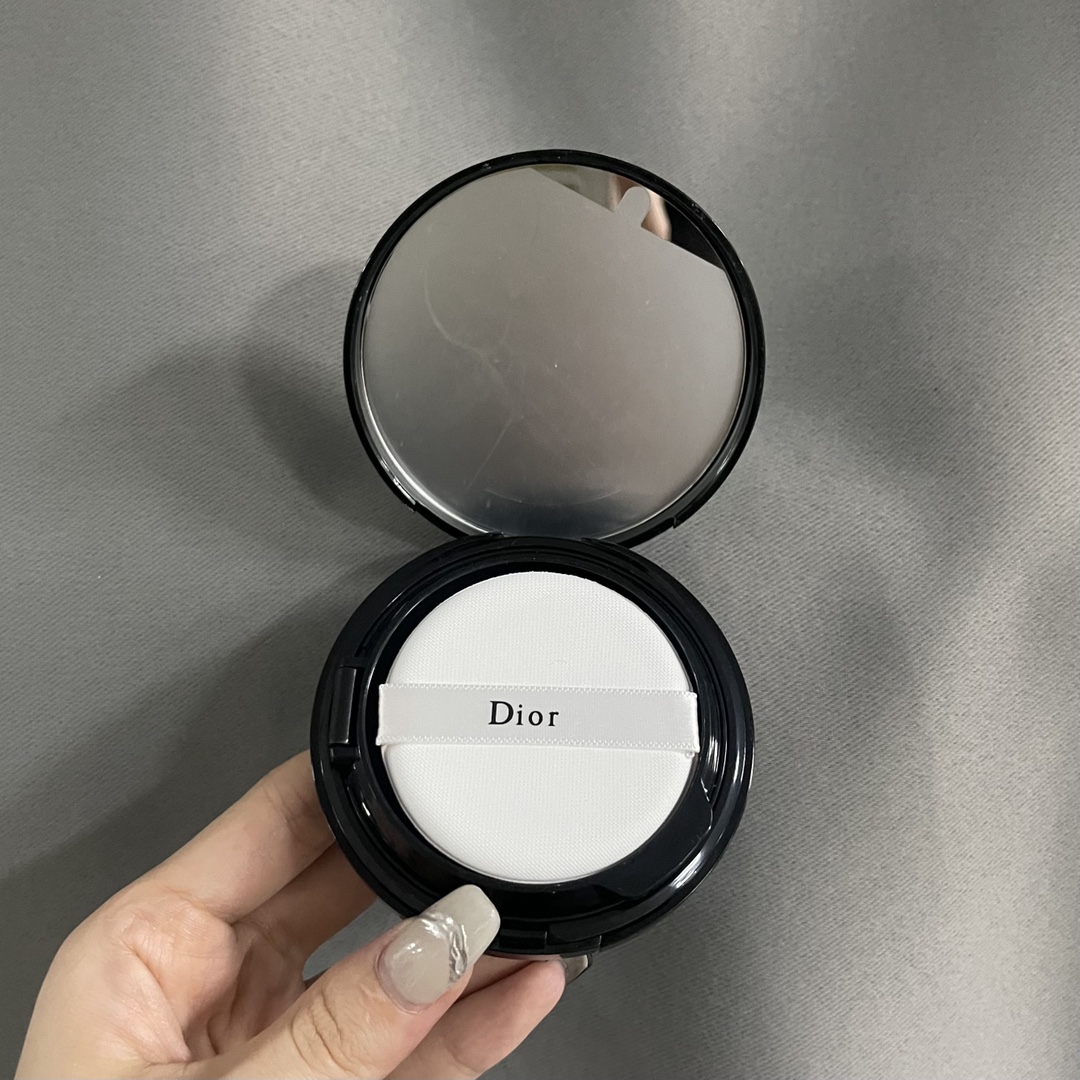 Dior Forever Skin Glow Cushion Foundation - 24H Perfection & Hydration 7 i1664806984 3987 6