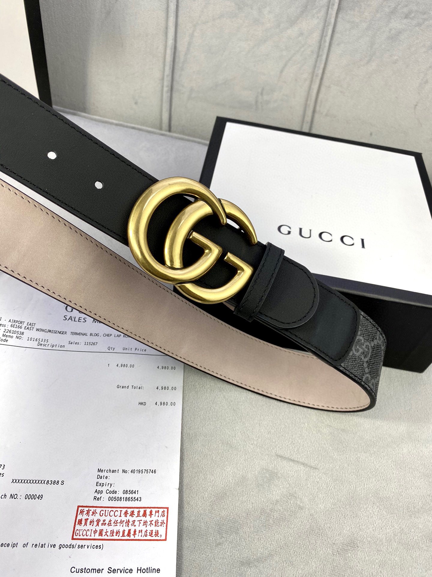 🅿️185宽度4.0cm gucci 这款腰带在早秋系列中惊艳亮相，采用以标志性米色/乌木色组合呈现的品牌双G字母交织图案，与黑色皮革材质相得益彰。双G搭扣采用做旧效果，突显时尚造型。皮带 腰带