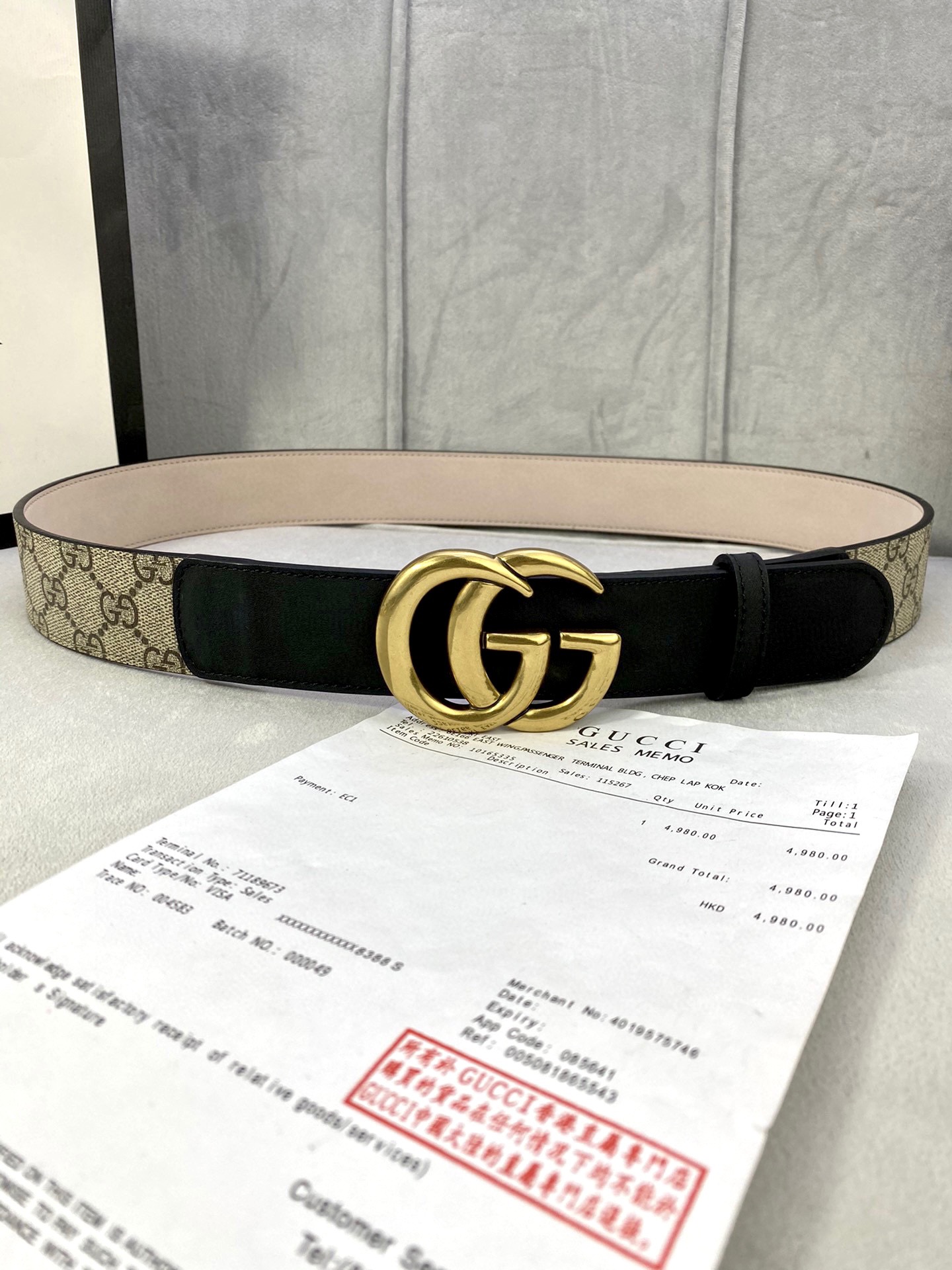 🅿️185宽度4.0cm gucci 这款腰带在早秋系列中惊艳亮相，采用以标志性米色/乌木色组合呈现的品牌双G字母交织图案，与黑色皮革材质相得益彰。双G搭扣采用做旧效果，突显时尚造型。皮带 腰带