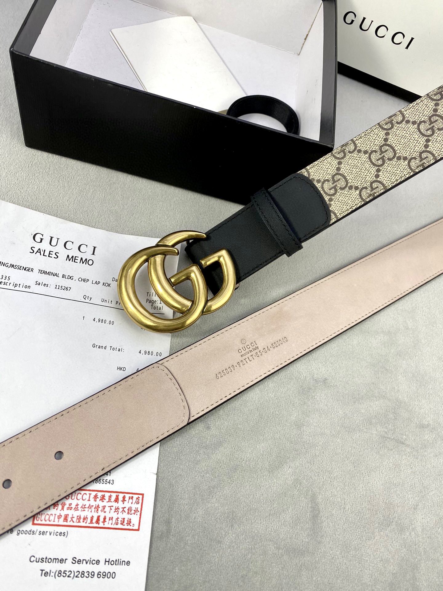 🅿️185宽度4.0cm gucci 这款腰带在早秋系列中惊艳亮相，采用以标志性米色/乌木色组合呈现的品牌双G字母交织图案，与黑色皮革材质相得益彰。双G搭扣采用做旧效果，突显时尚造型。皮带 腰带