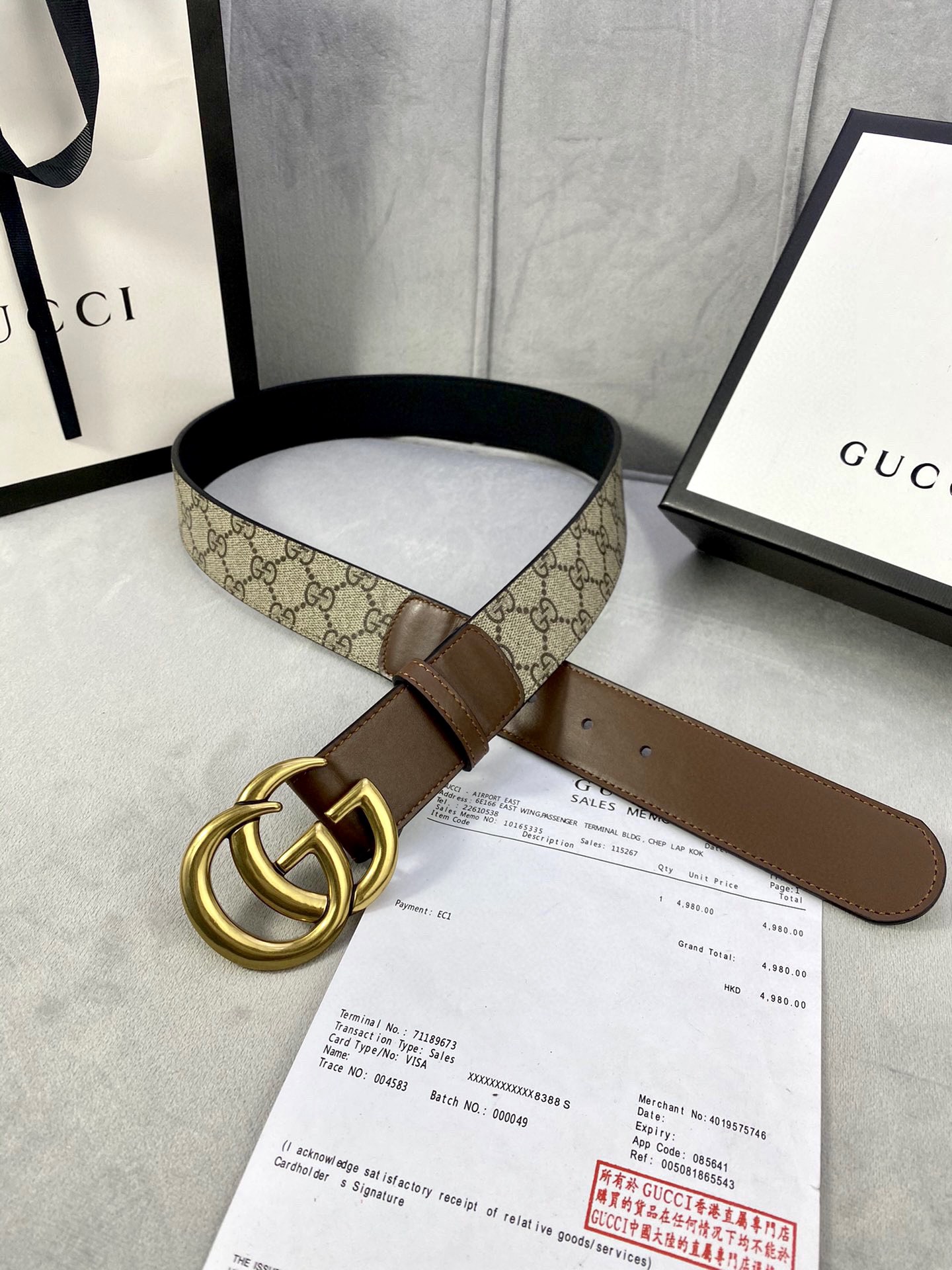 🅿️185宽度4.0cm gucci 这款腰带在早秋系列中惊艳亮相，采用以标志性米色/乌木色组合呈现的品牌双G字母交织图案，与黑色皮革材质相得益彰。双G搭扣采用做旧效果，突显时尚造型。皮带 腰带