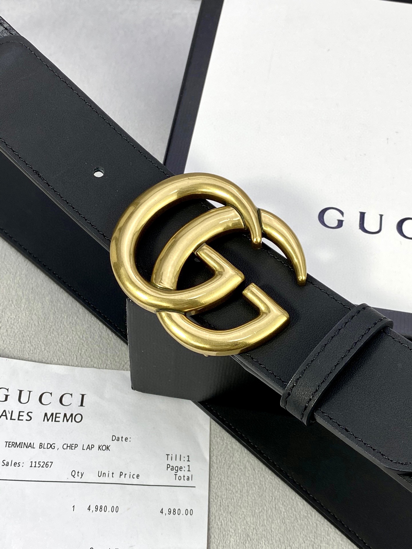 🅿️185宽度4.0cm gucci 这款腰带在早秋系列中惊艳亮相，采用以标志性米色/乌木色组合呈现的品牌双G字母交织图案，与黑色皮革材质相得益彰。双G搭扣采用做旧效果，突显时尚造型。皮带 腰带