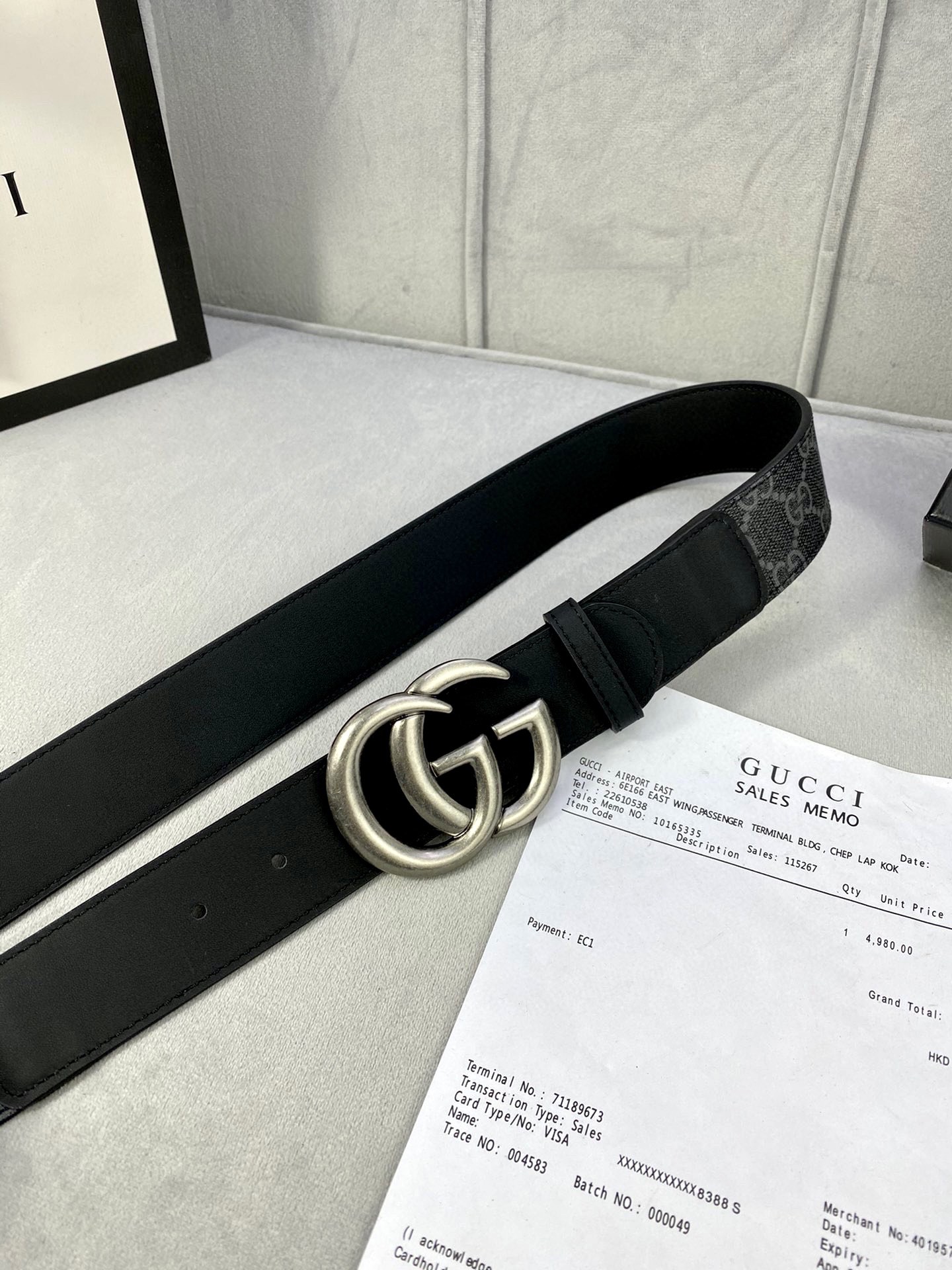 🅿️185宽度4.0cm gucci 这款腰带在早秋系列中惊艳亮相，采用以标志性米色/乌木色组合呈现的品牌双G字母交织图案，与黑色皮革材质相得益彰。双G搭扣采用做旧效果，突显时尚造型。皮带 腰带