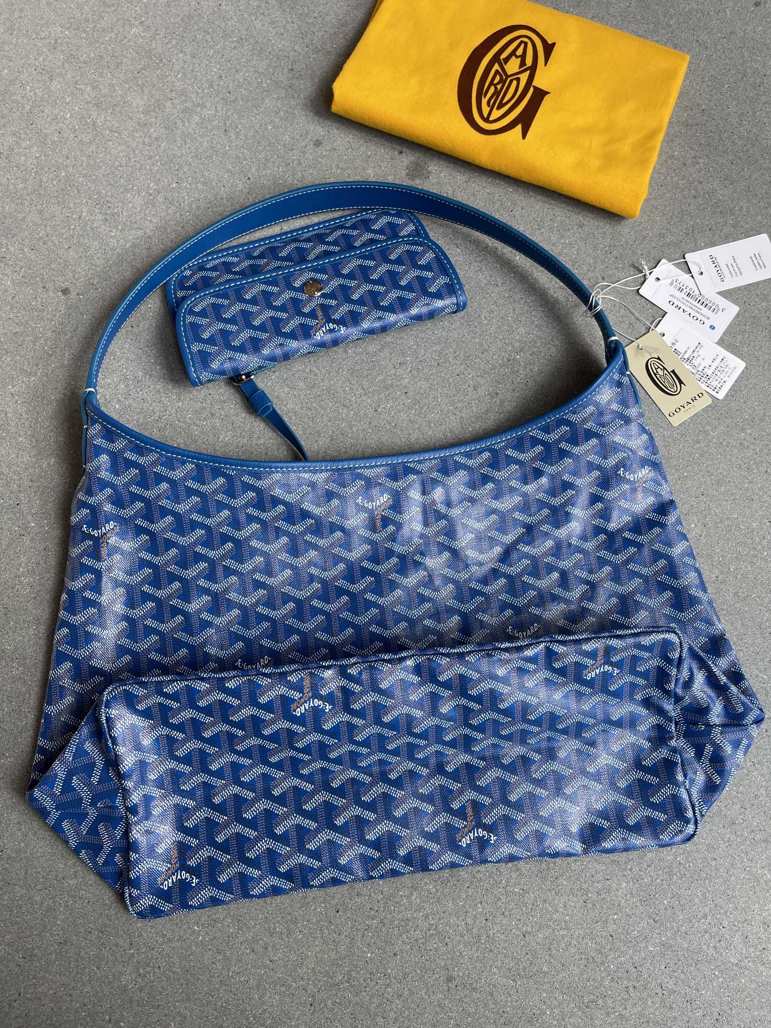 💰550  顶级戈雅工厂直销
Bohème Hobo 
狗牙腋下包 黑色
尺寸】43/27/14cm
包装】防尘袋 吊牌 说明书 
不影响二次销售前提下 七天内可以无理由退换