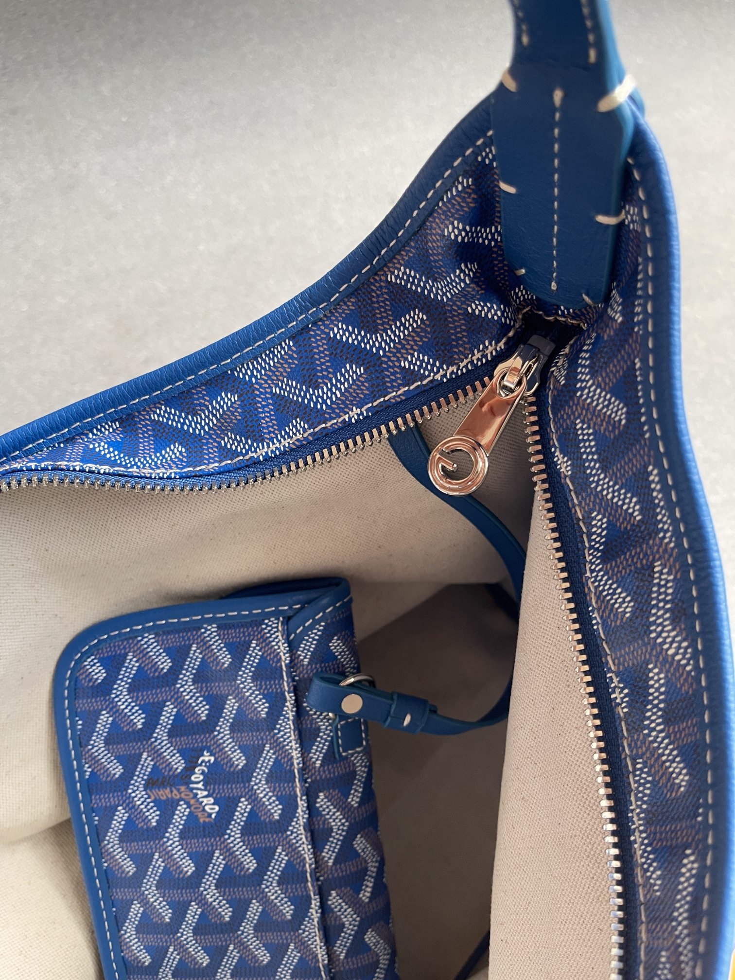 💰550  顶级戈雅工厂直销
Bohème Hobo 
狗牙腋下包 黑色
尺寸】43/27/14cm
包装】防尘袋 吊牌 说明书 
不影响二次销售前提下 七天内可以无理由退换