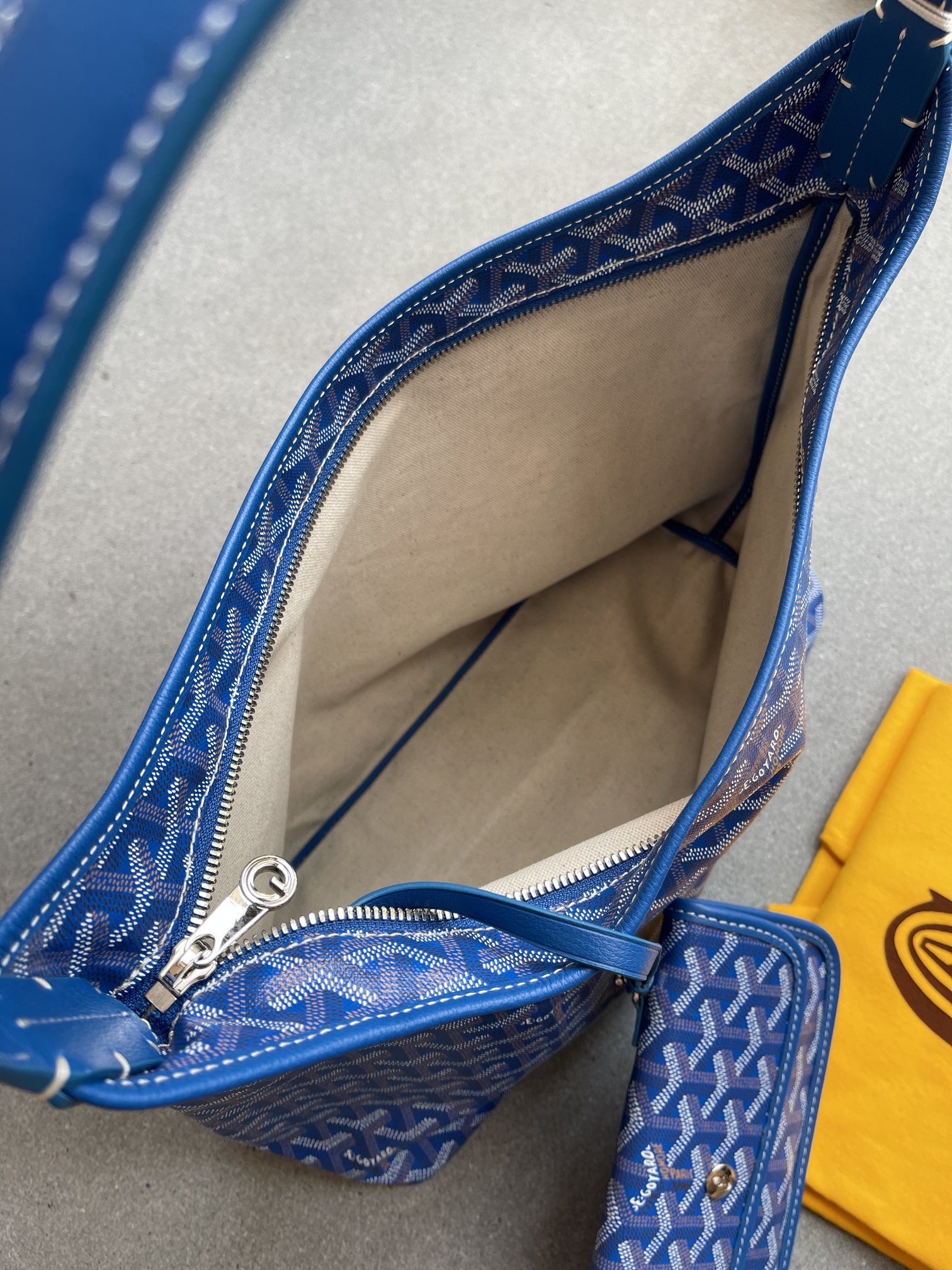 💰550  顶级戈雅工厂直销
Bohème Hobo 
狗牙腋下包 黑色
尺寸】43/27/14cm
包装】防尘袋 吊牌 说明书 
不影响二次销售前提下 七天内可以无理由退换