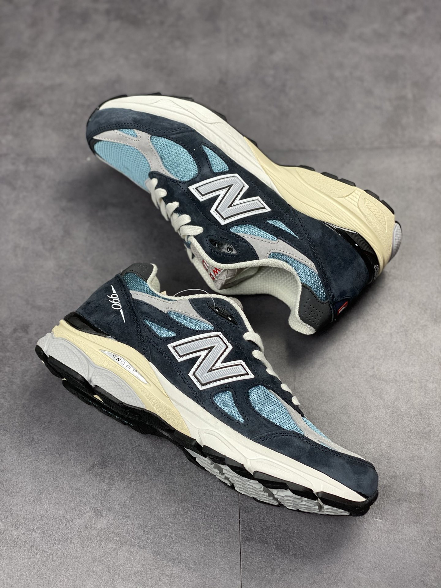 New Balance 990 V3 navy blue M990TE3