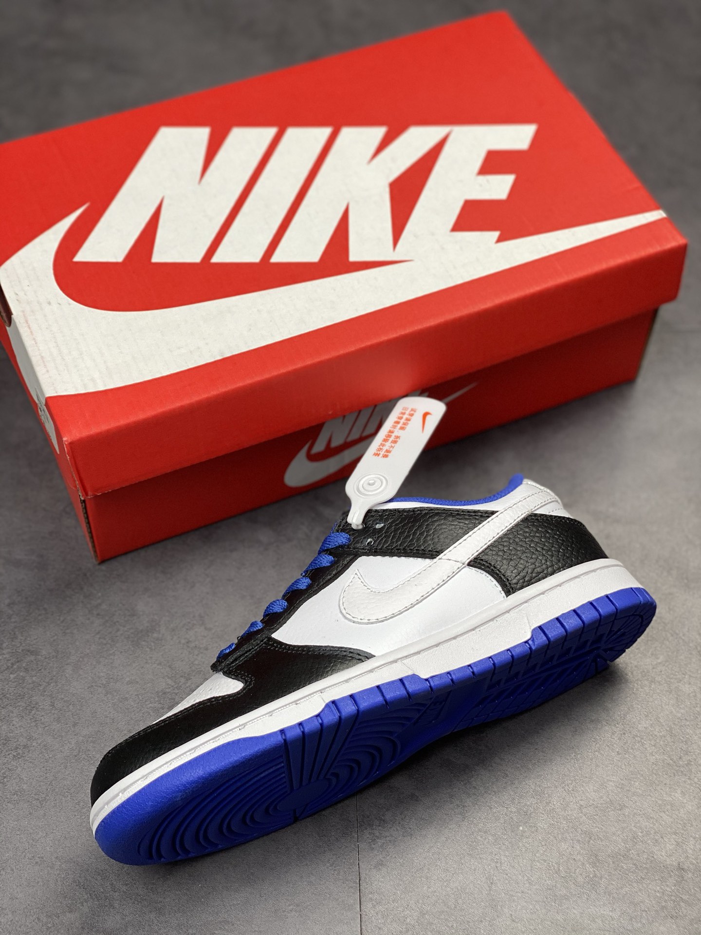 220 NIKE SB Dunk Low 黑白蓝 FD9064-110