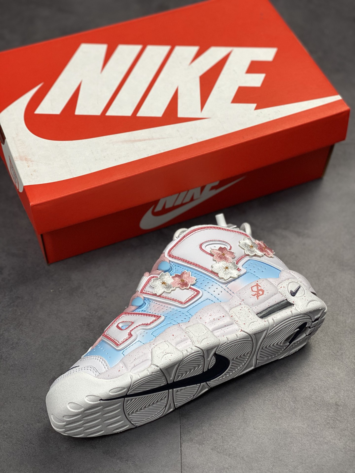 260 Air More Uptempo 代表着历史最高版本皮蓬 DH9719-100