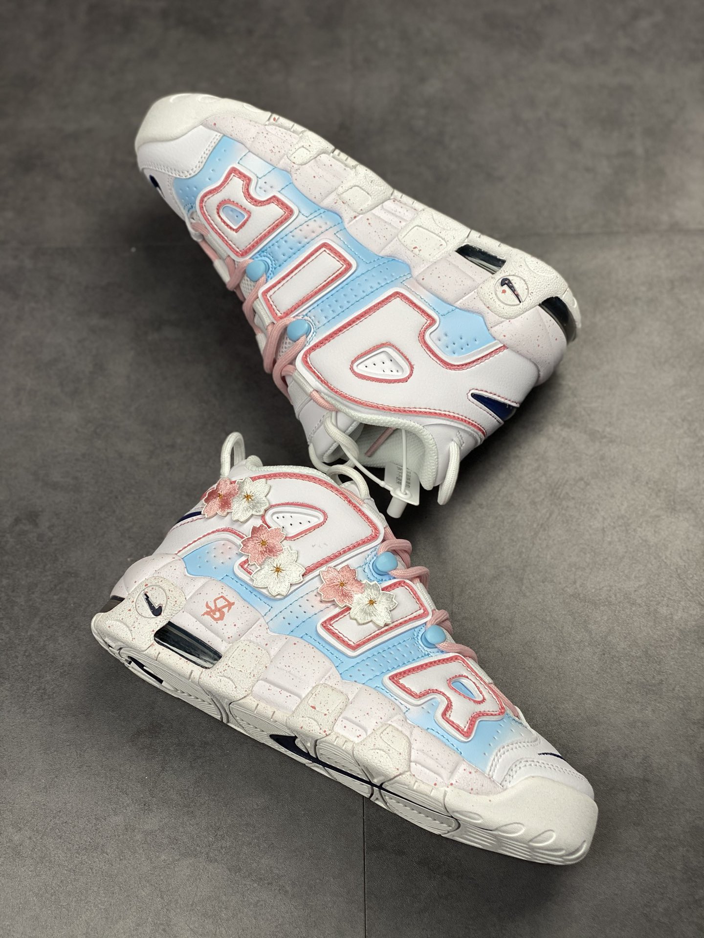 260 Air More Uptempo 代表着历史最高版本皮蓬 DH9719-100